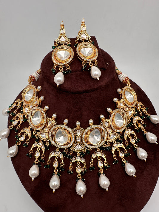 Moissanite Green  beads Pearls Neckline Choker