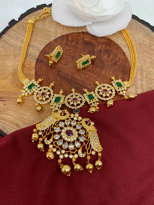 Peacock Red Green Stone Pearls Short Necklace