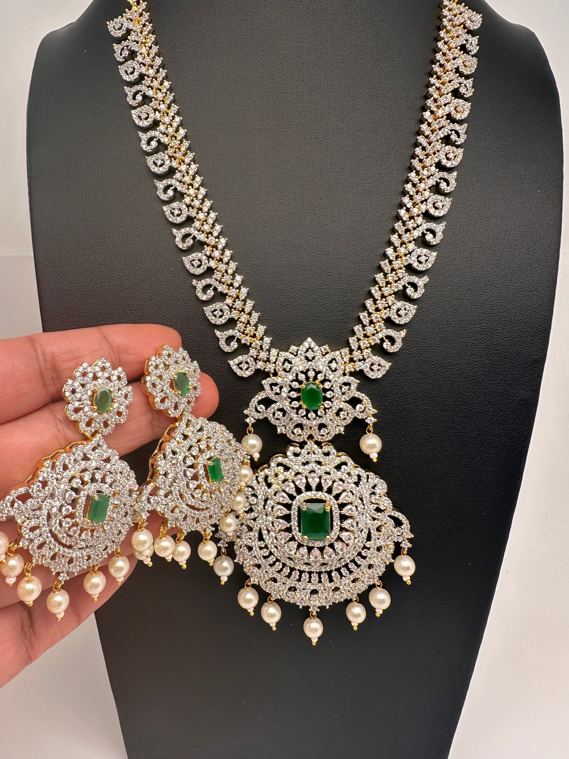 AD Diamond Finish Color Stone Floral Design Short Necklace - Green