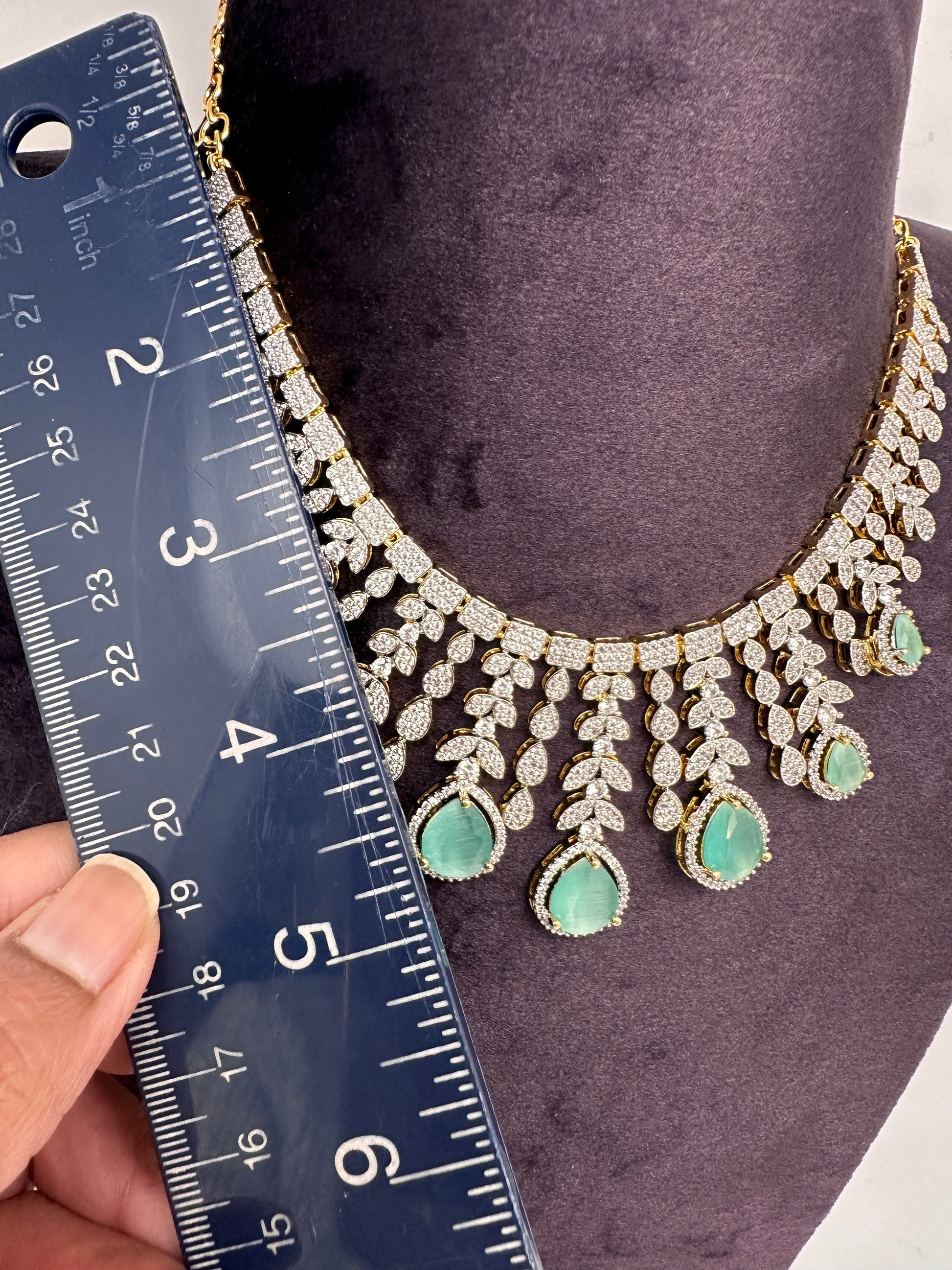 AD Neckline Color Stone Short Necklace - LightGreen