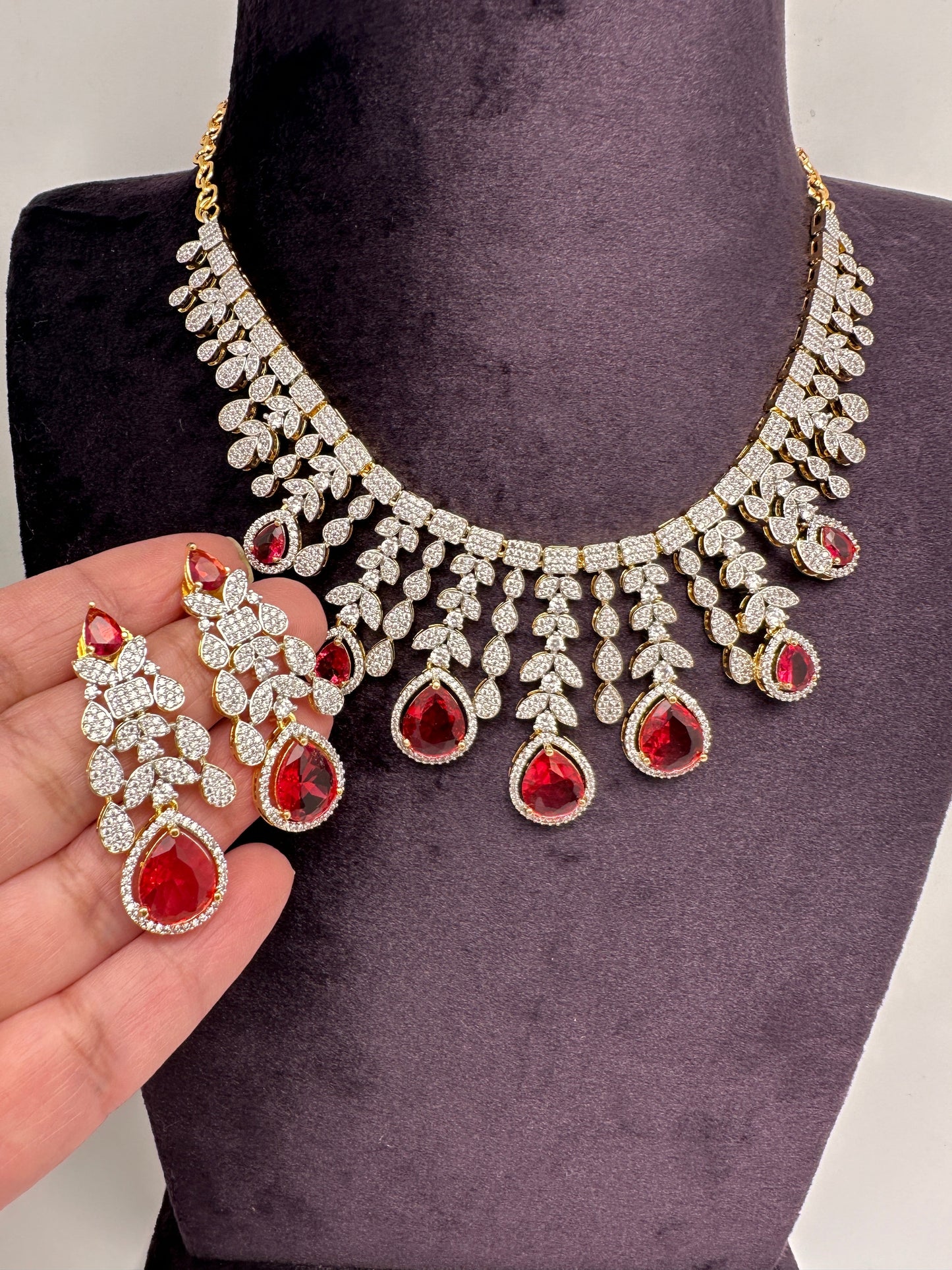 AD Neckline Color Stone Short Necklace - Red