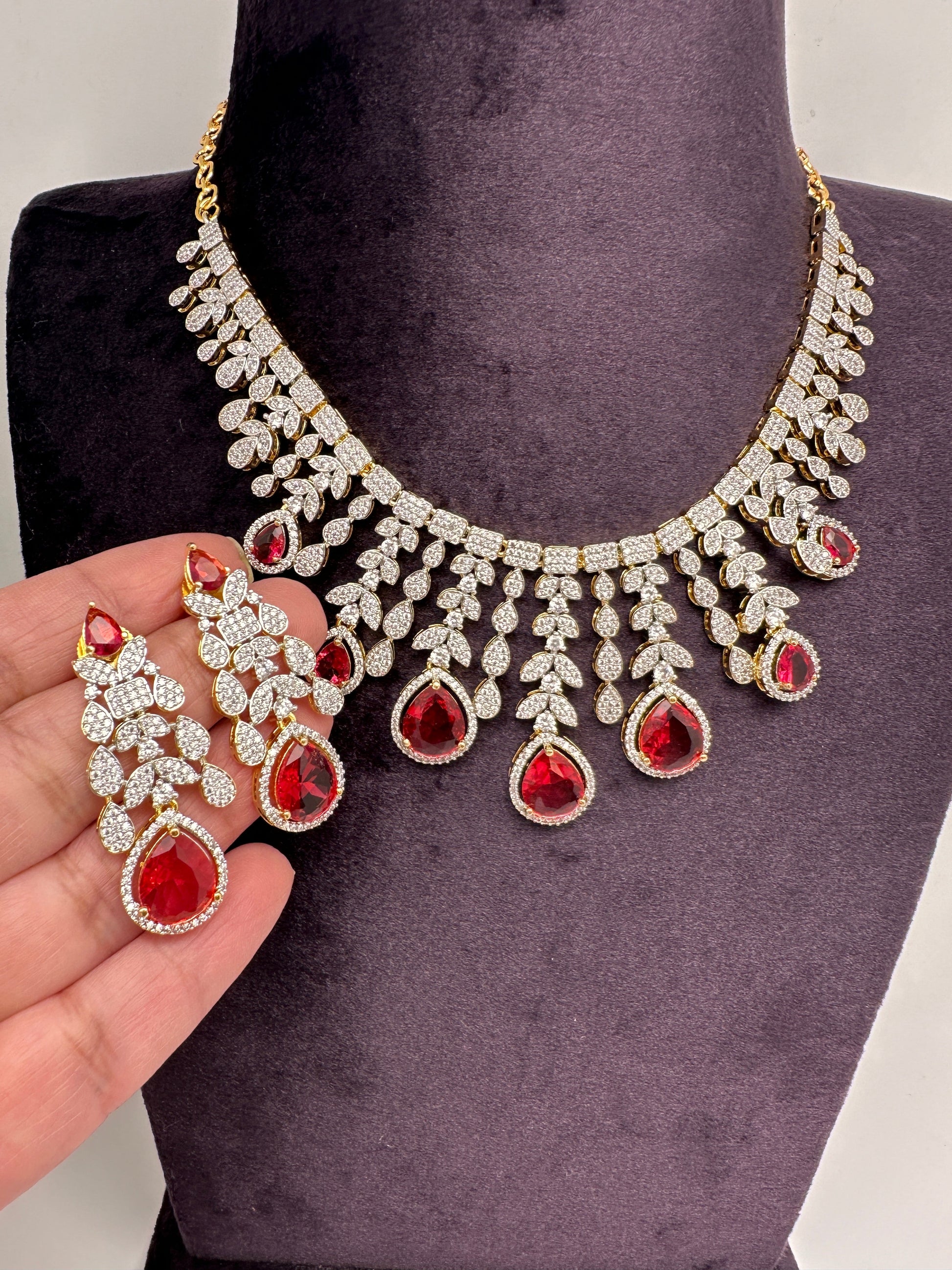 AD Neckline Color Stone Short Necklace - Red