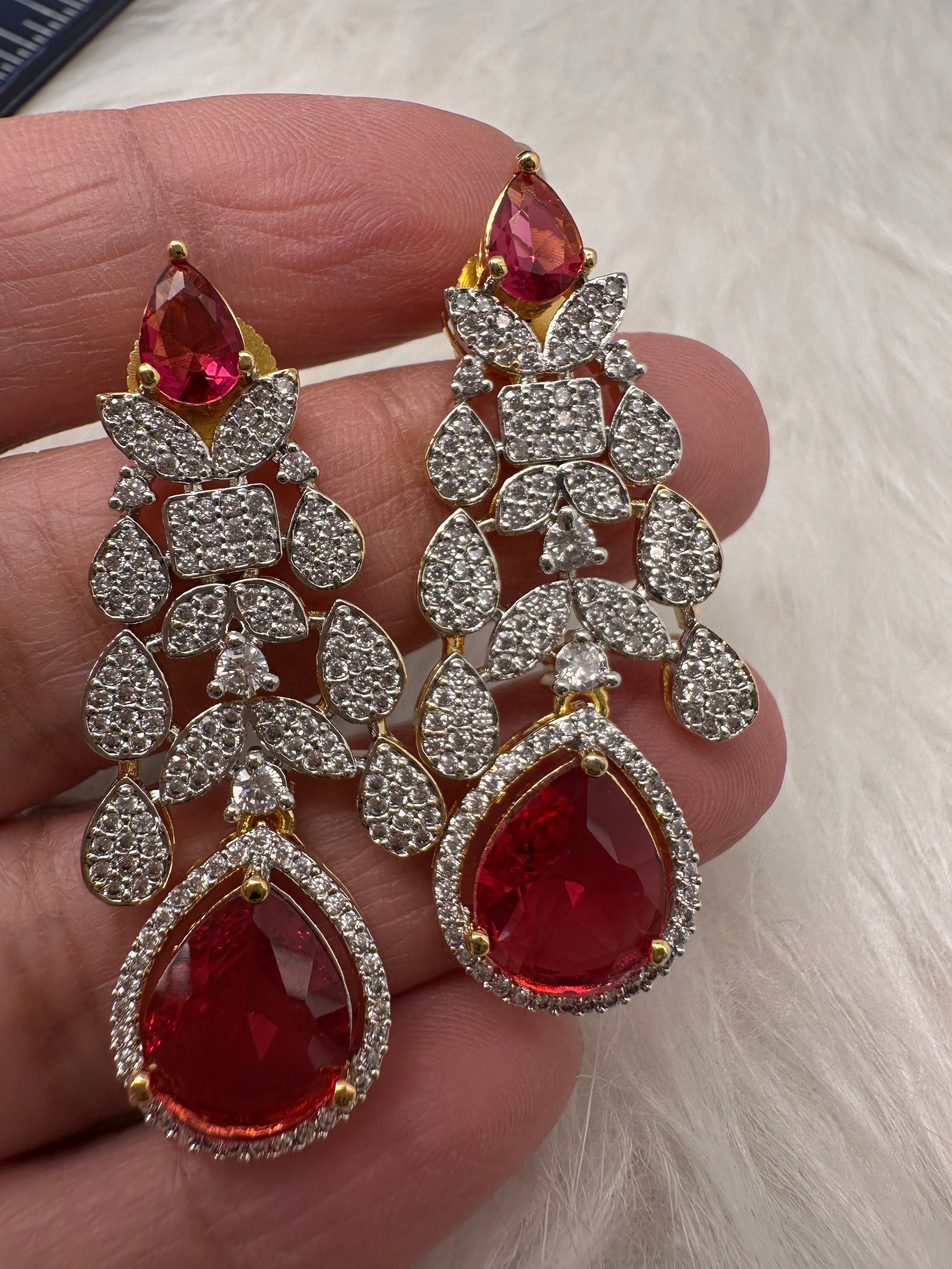 AD Neckline Color Stone Short Necklace - Red