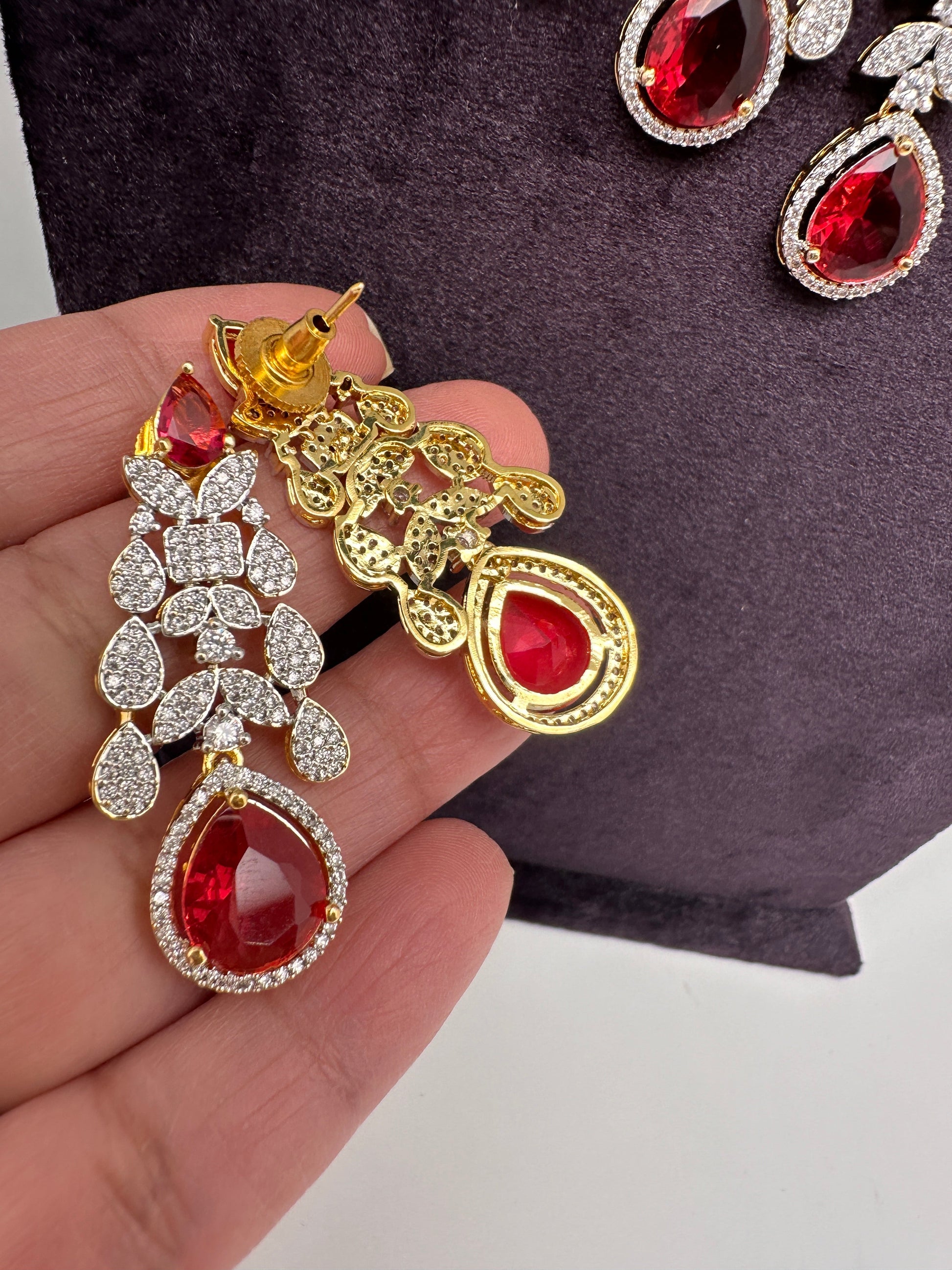AD Neckline Color Stone Short Necklace - Red