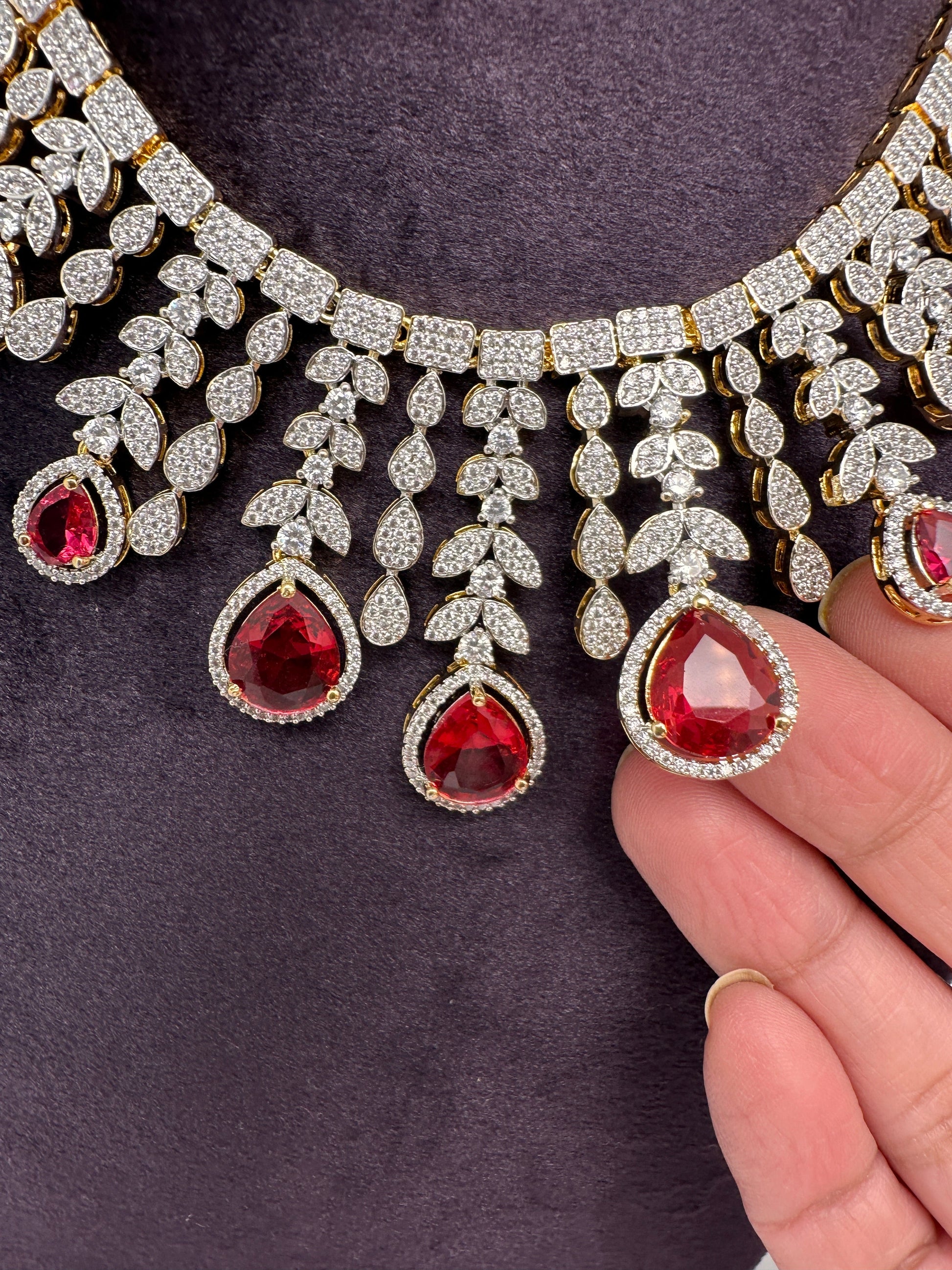 AD Neckline Color Stone Short Necklace - Red