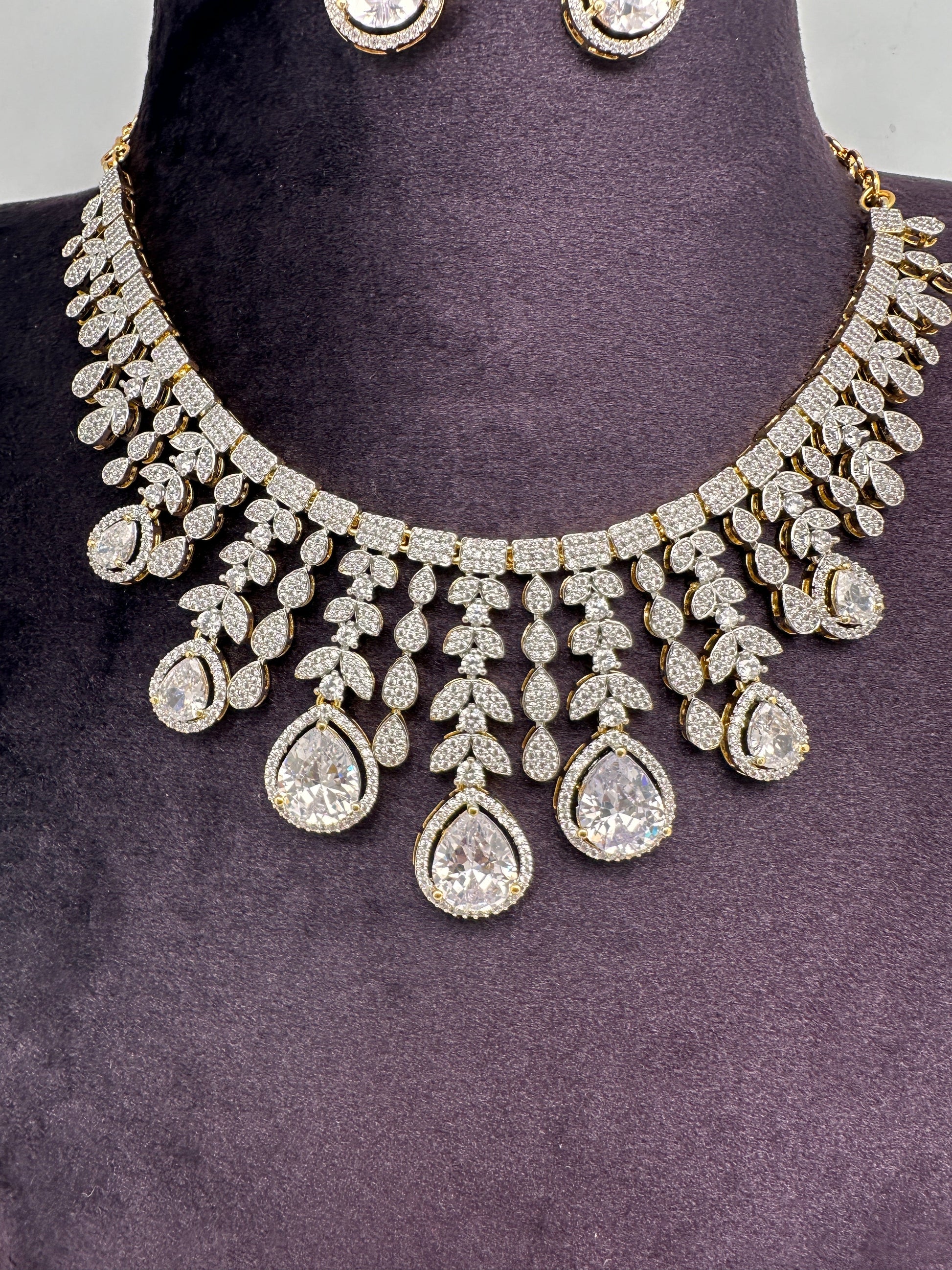 AD Neckline Color Stone Short Necklace - White