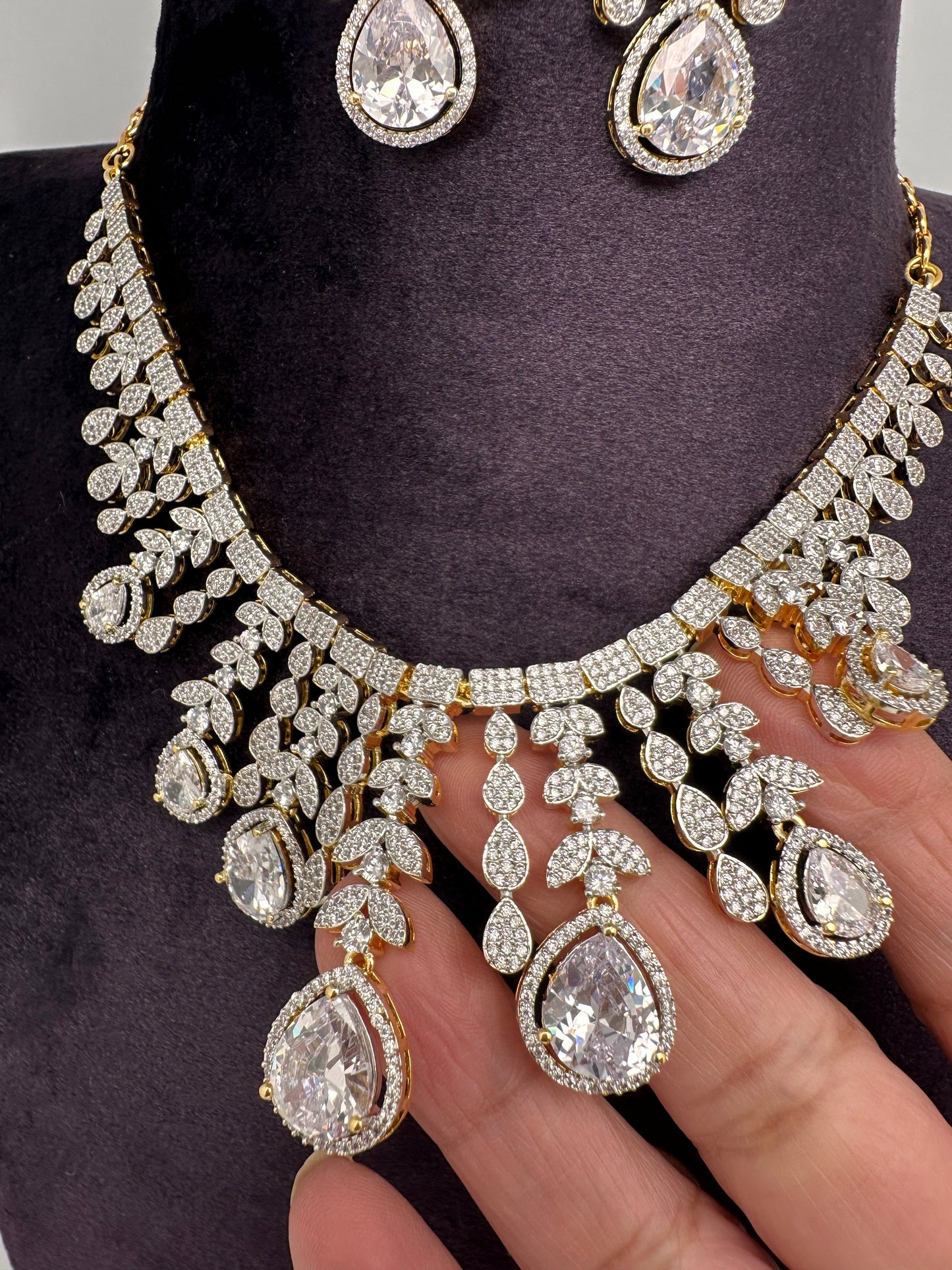 AD Neckline Color Stone Short Necklace - White