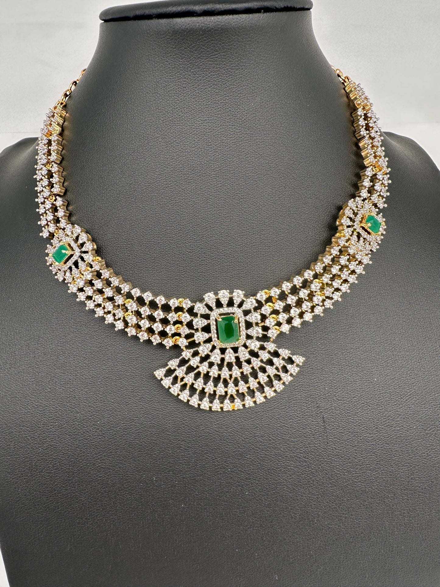 AD Neckline Color Stone Short Necklace - Green
