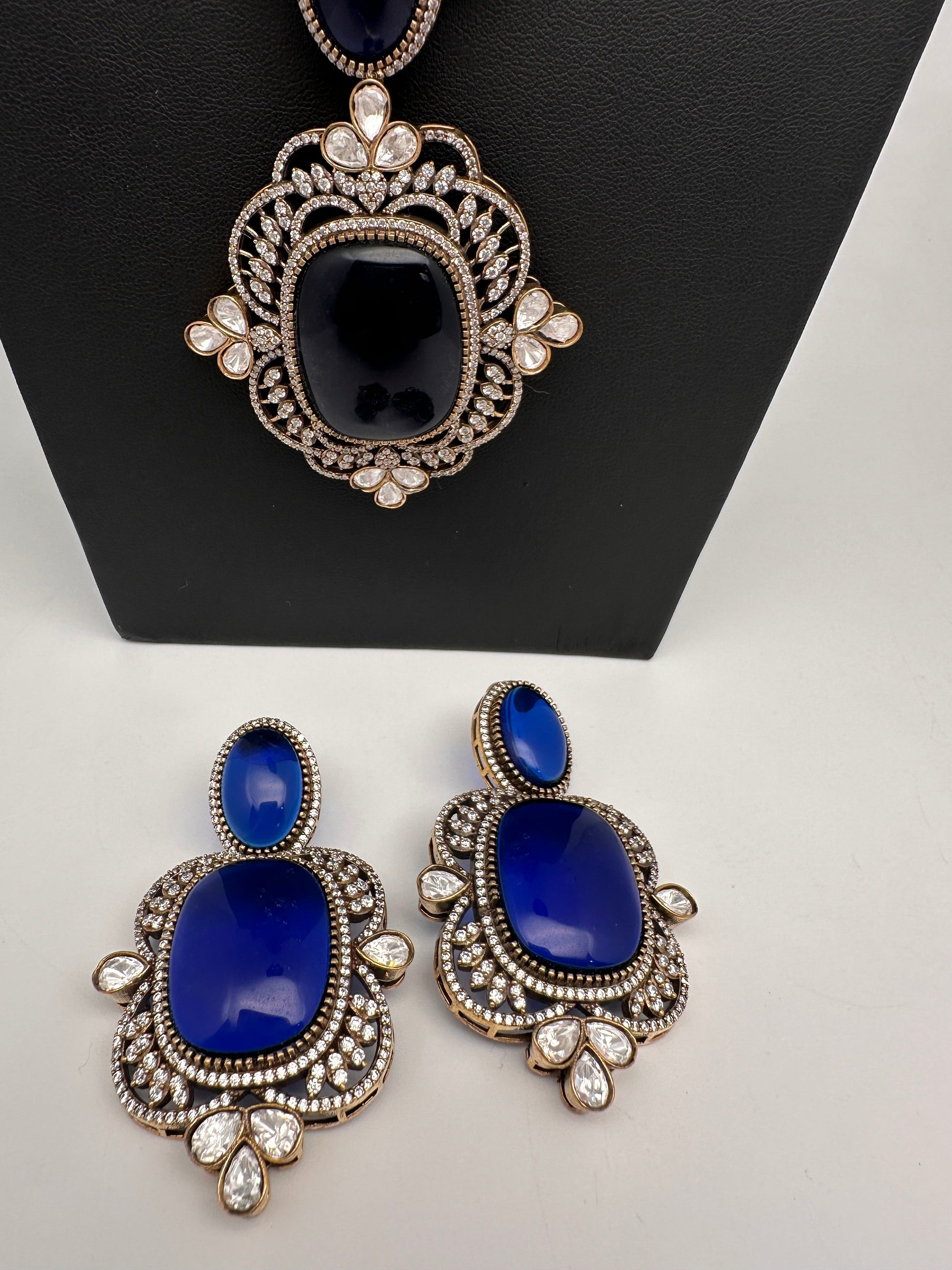 AD Doublet Color Stone Necklace - Blue