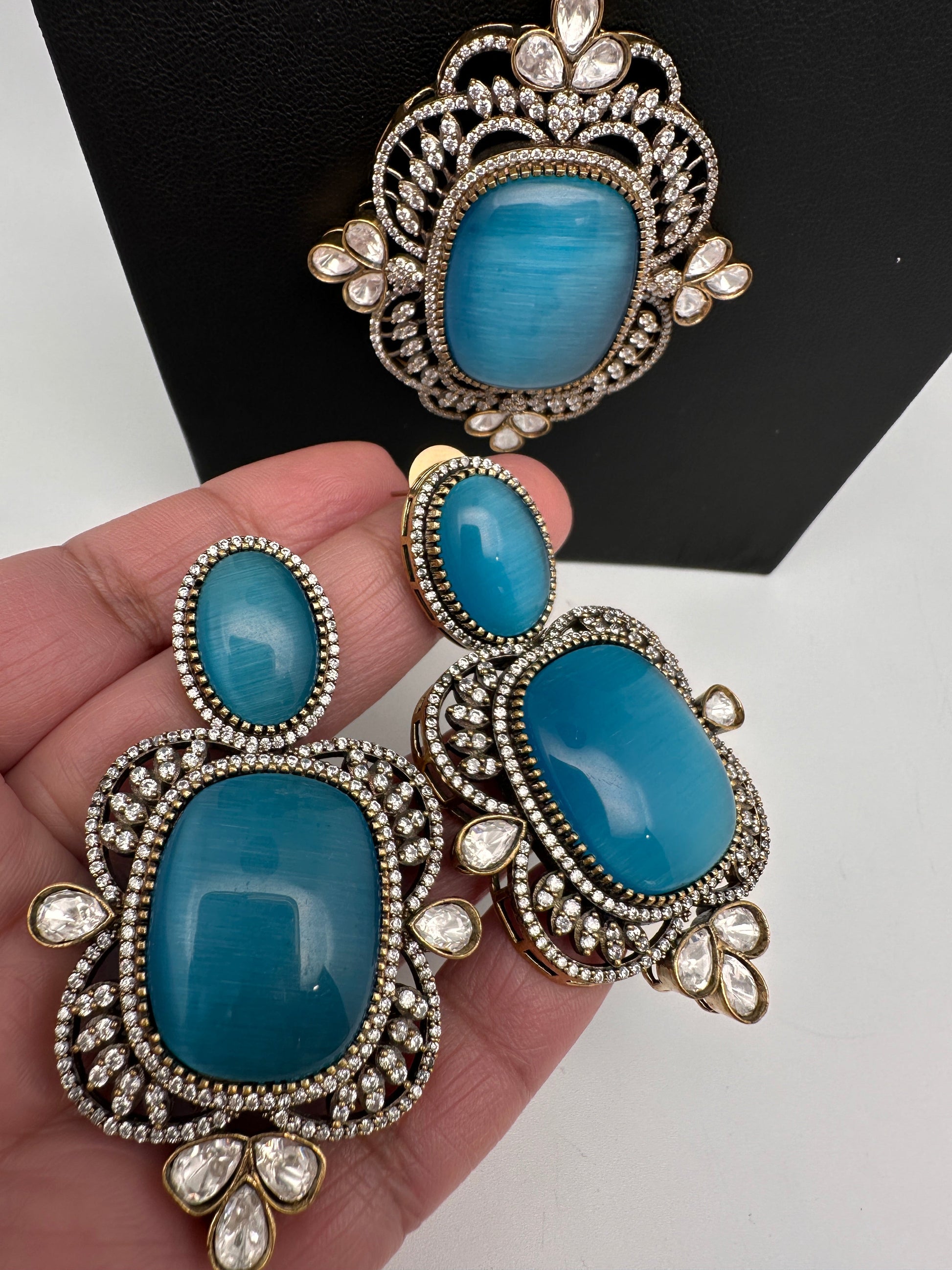 AD Doublet Color Stone Necklace - LightBlue