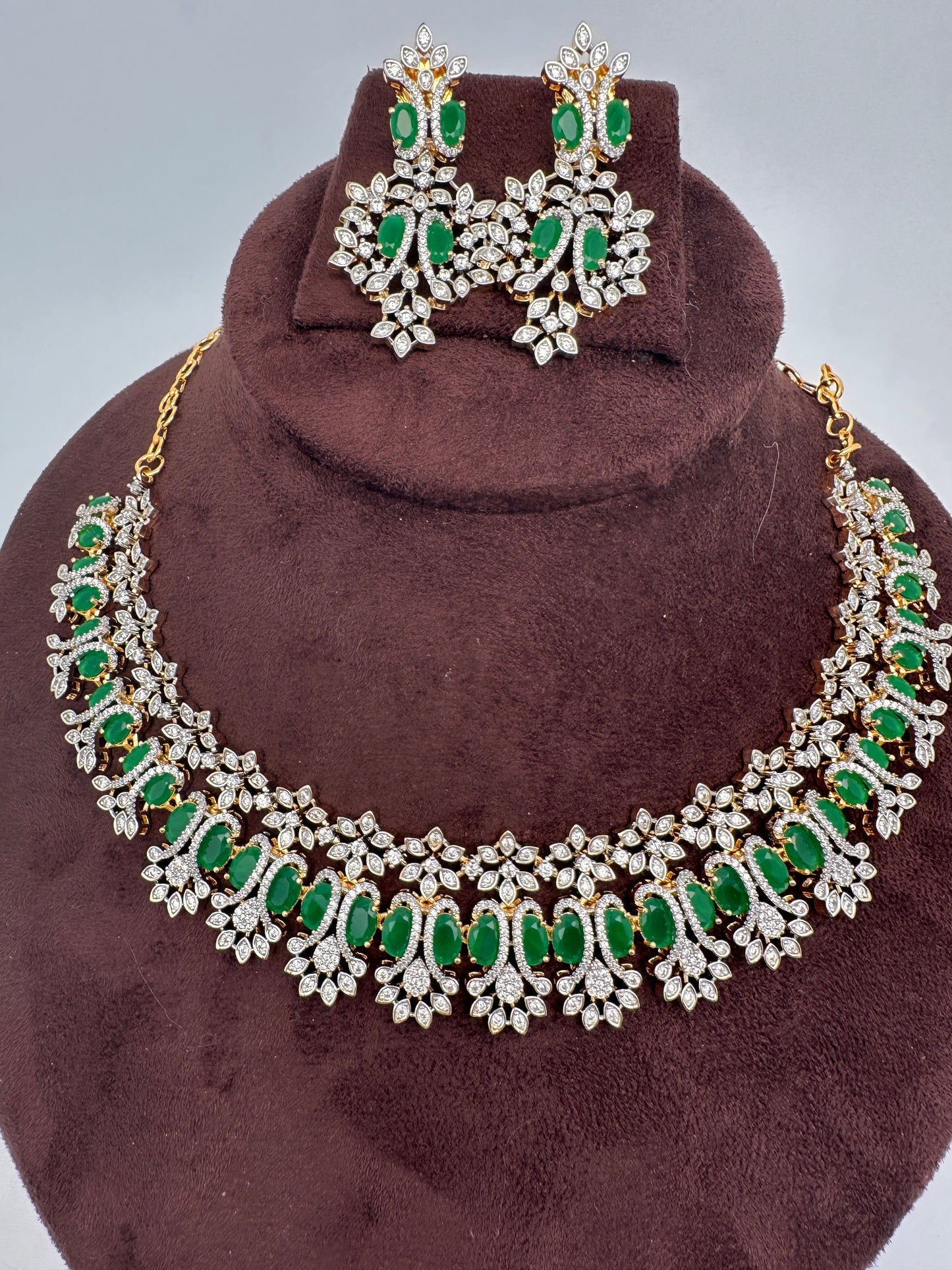 AD Neckline Color Stone Statement Necklace - Green