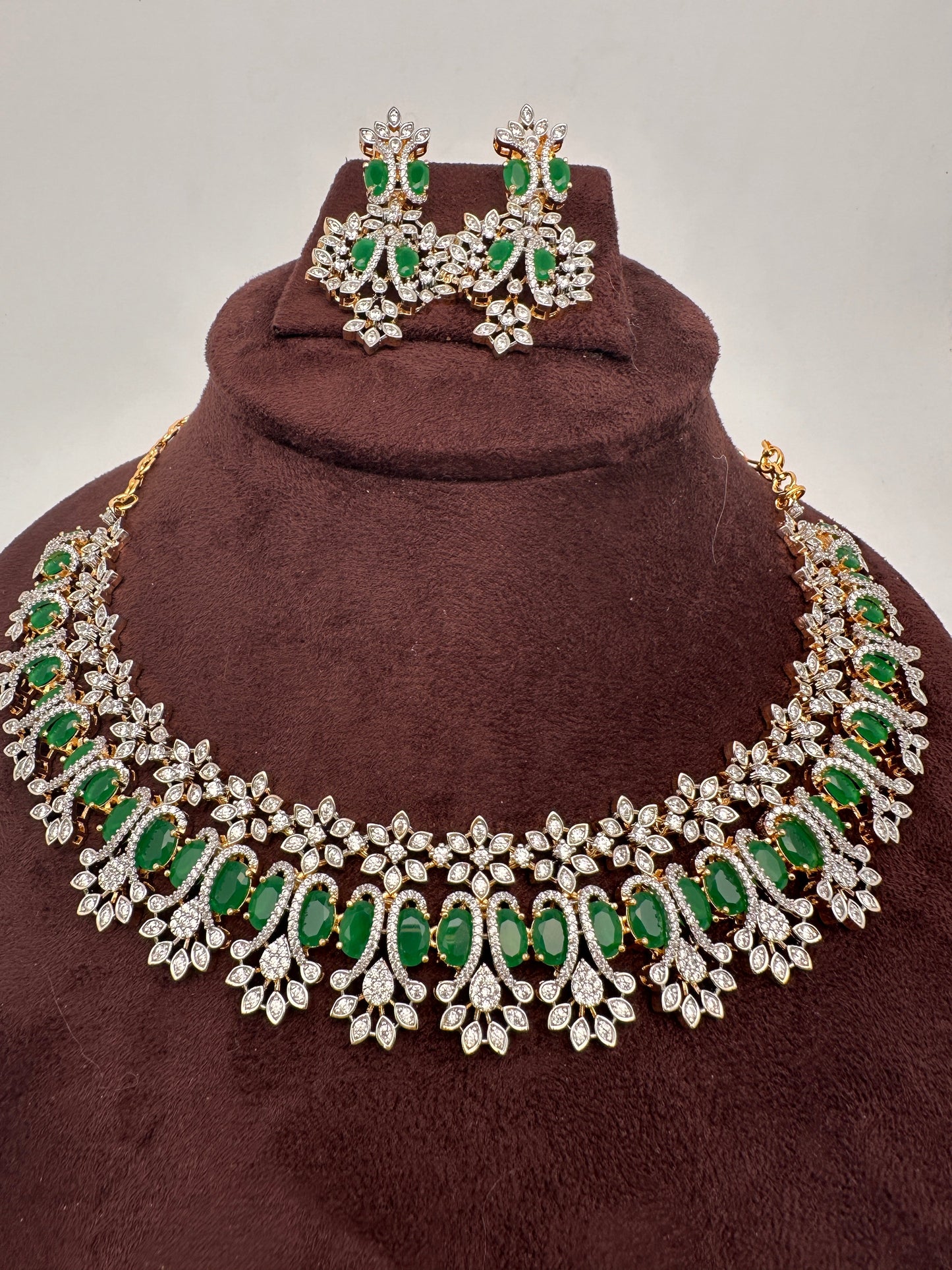 AD Neckline Color Stone Statement Necklace - Green