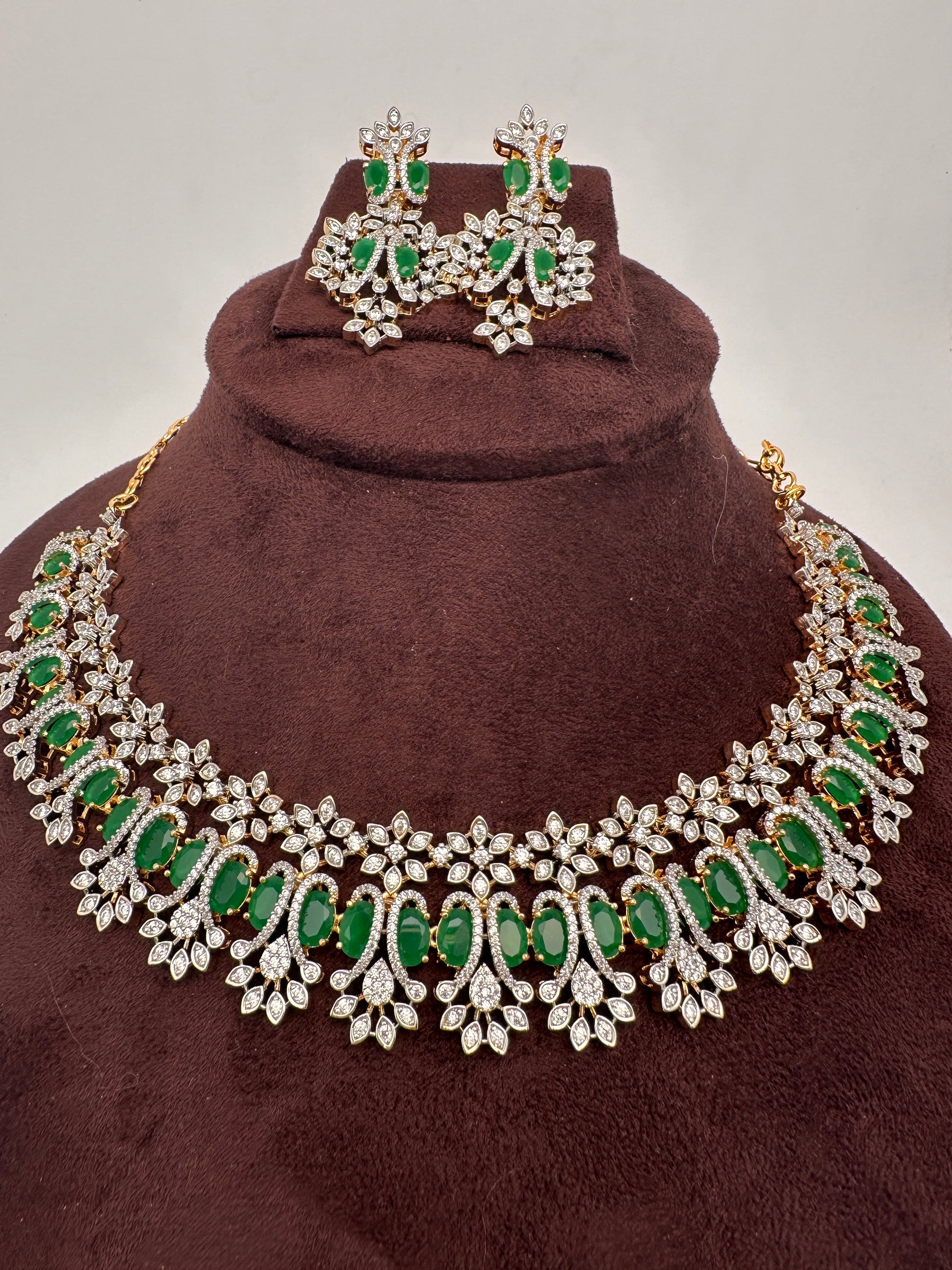 AD Neckline Color Stone Statement Necklace - Green