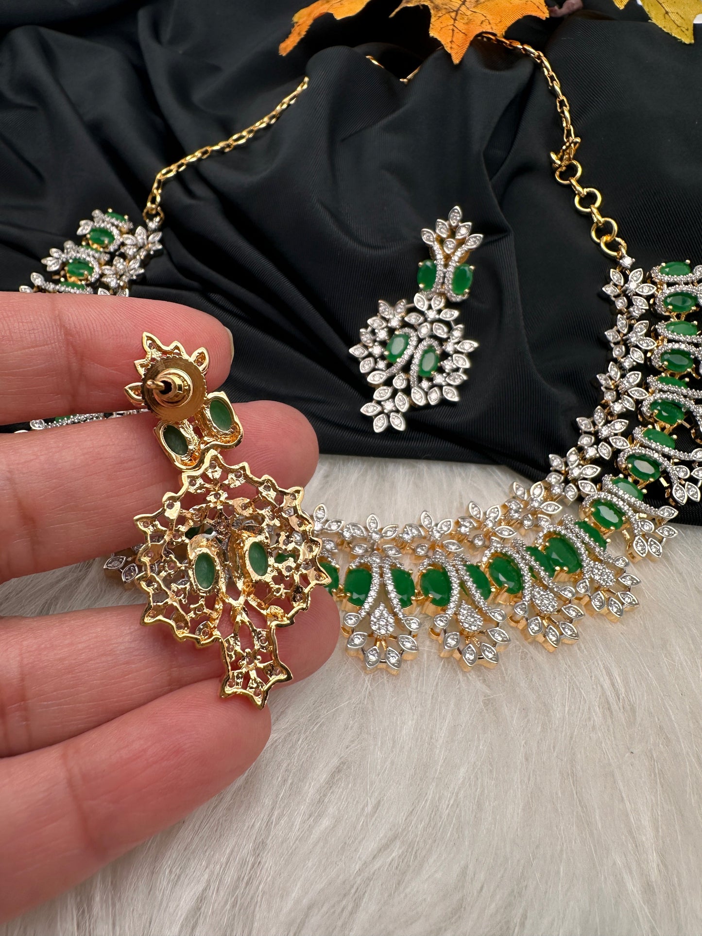 AD Neckline Color Stone Statement Necklace - Green
