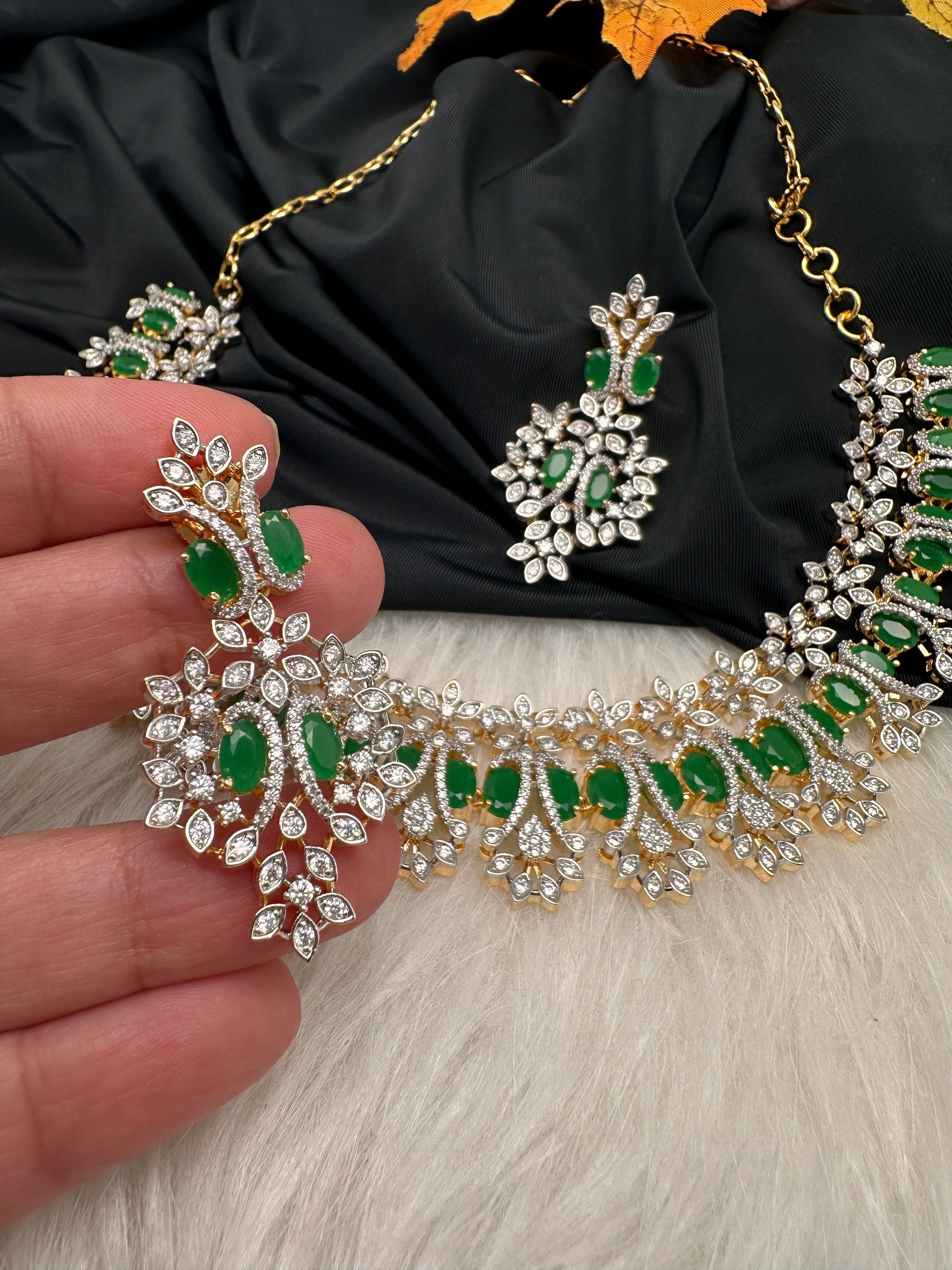 AD Neckline Color Stone Statement Necklace - Green