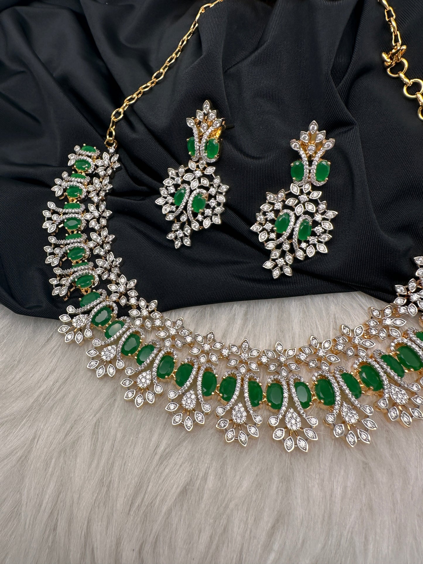 AD Neckline Color Stone Statement Necklace - Green