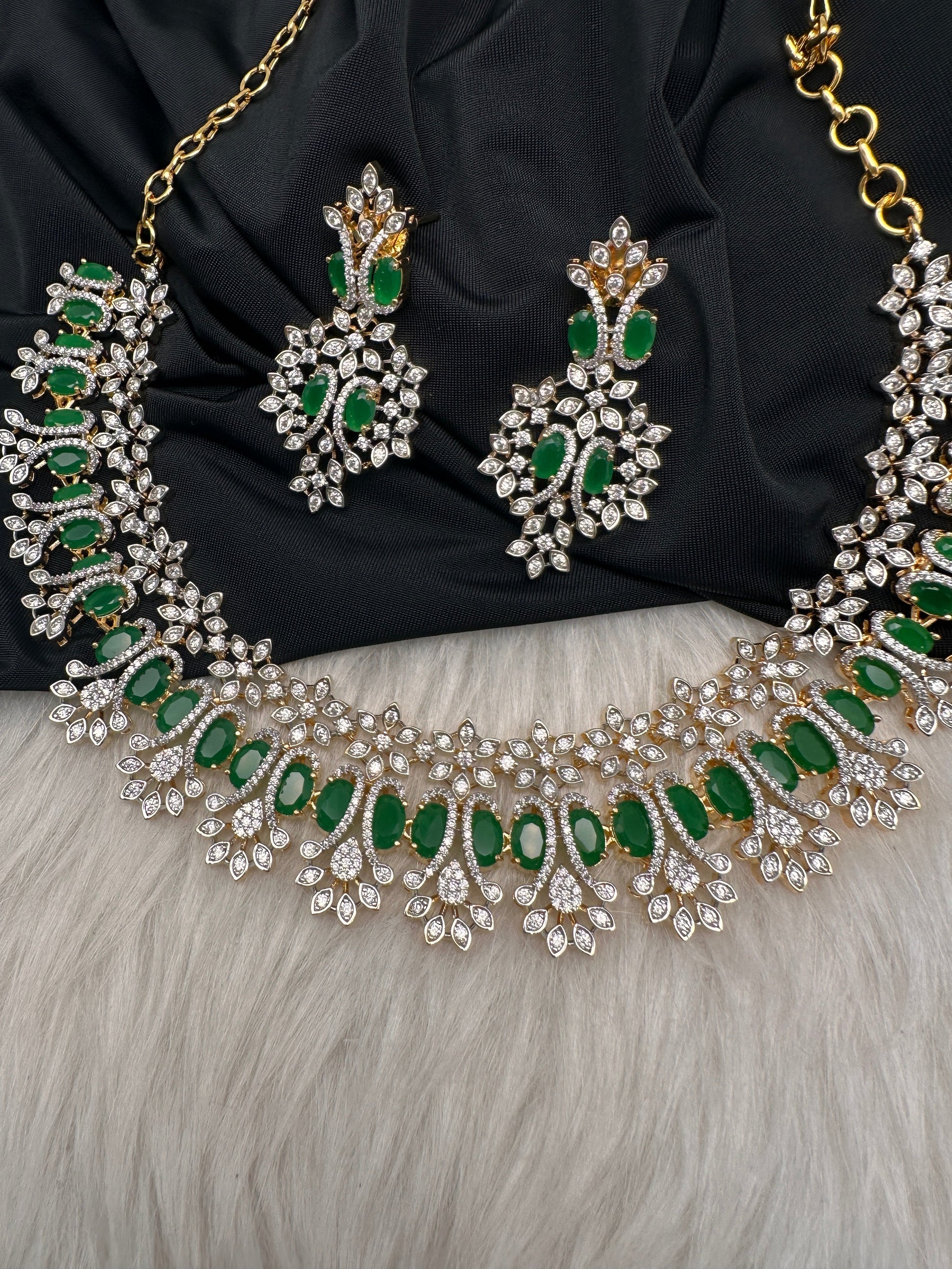 AD Neckline Color Stone Statement Necklace - Green