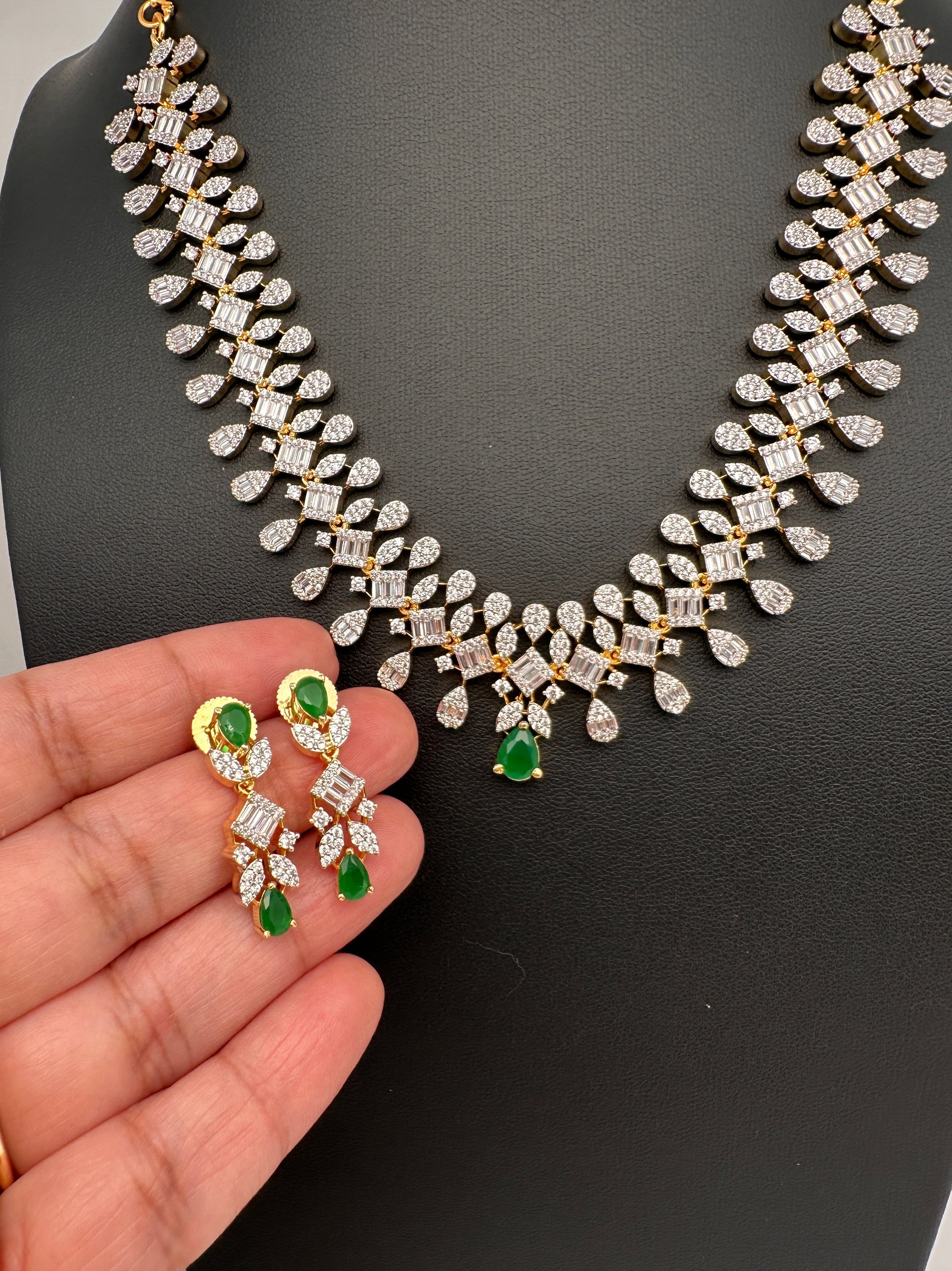 AD  Color Stone Diamond Finish Necklace - Green