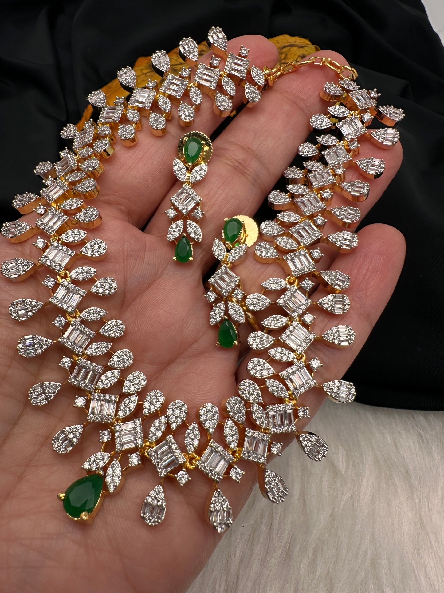 AD  Color Stone Diamond Finish Necklace - Green