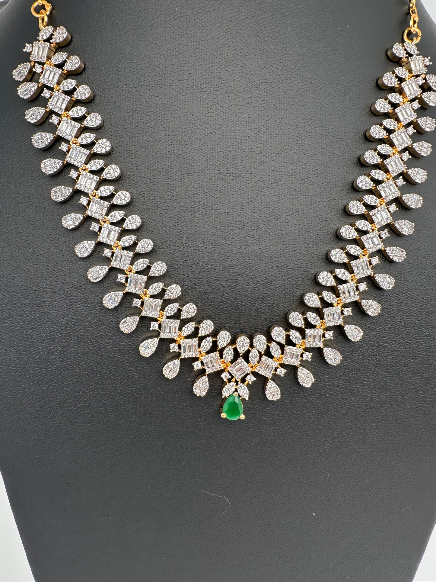AD  Color Stone Diamond Finish Necklace - Green