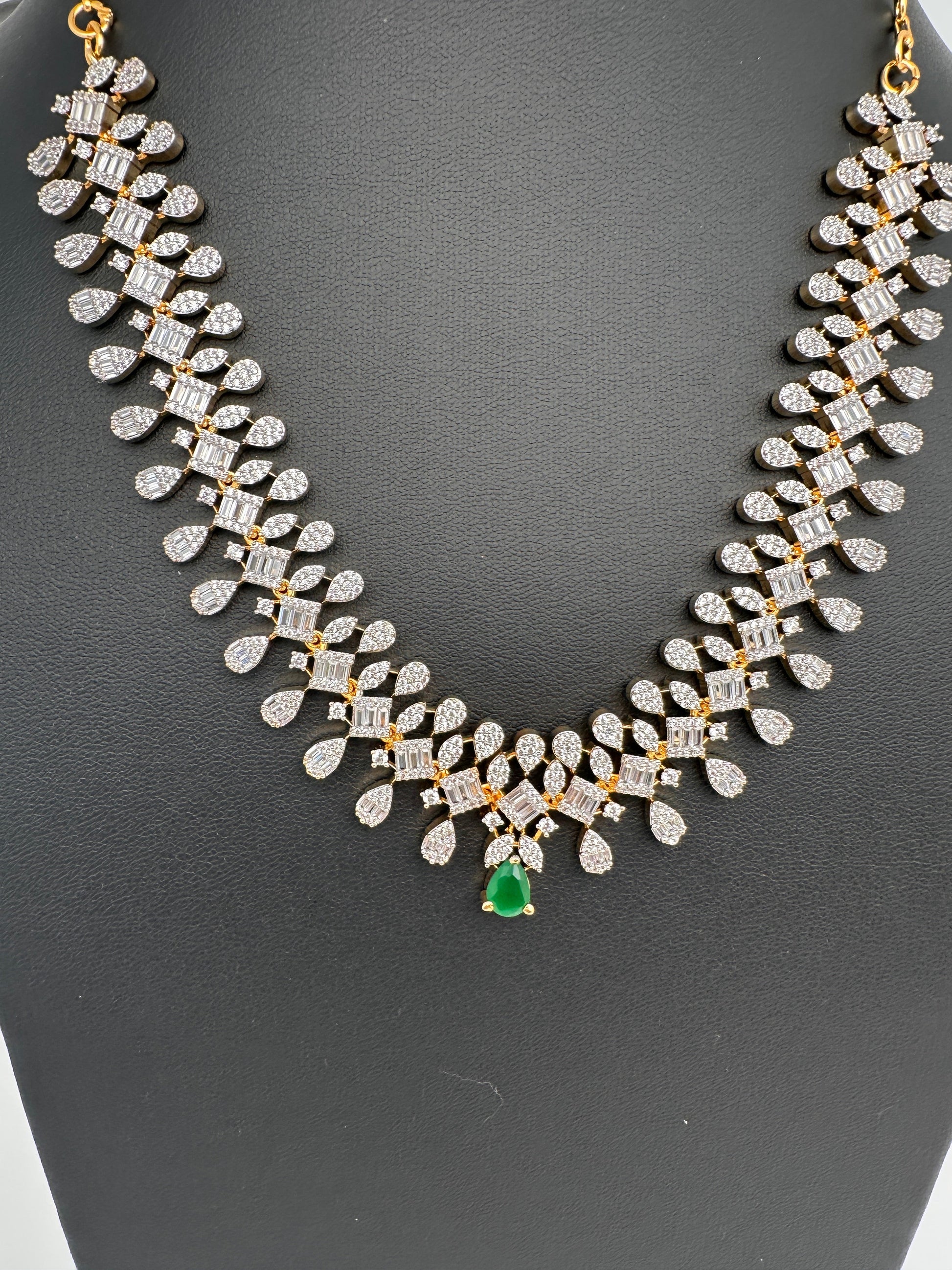 AD  Color Stone Diamond Finish Necklace - Green