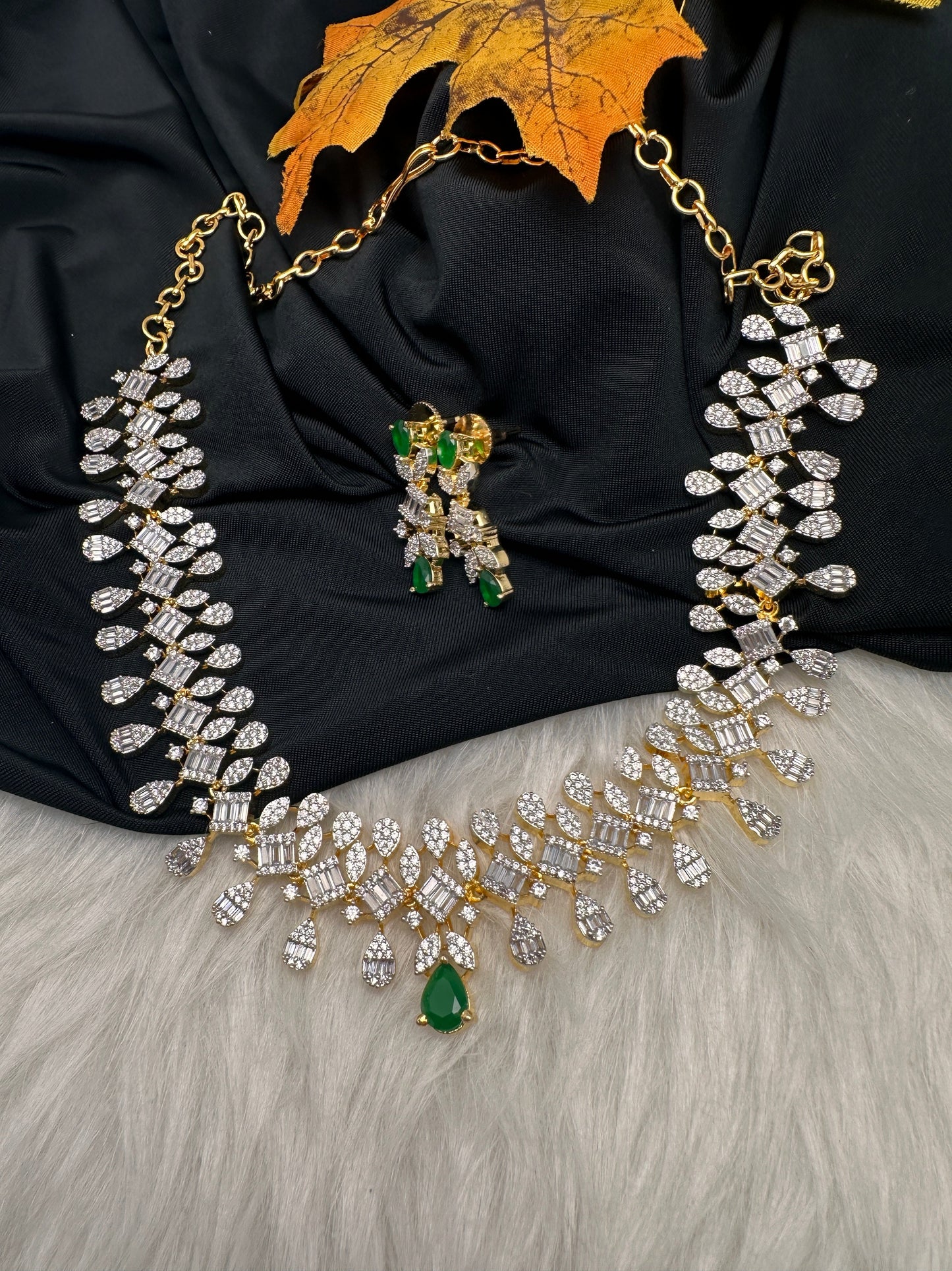 AD  Color Stone Diamond Finish Necklace - Green