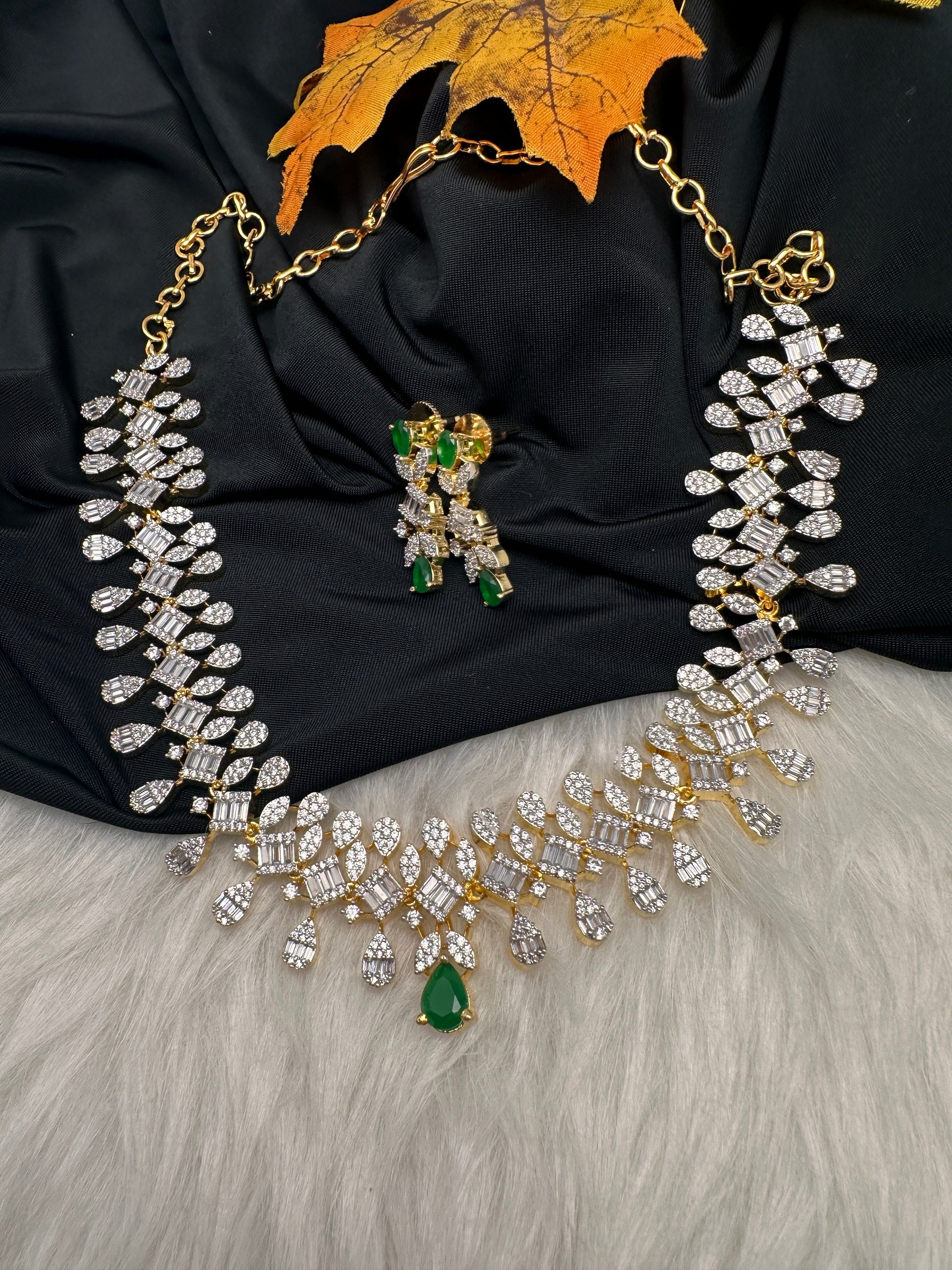AD  Color Stone Diamond Finish Necklace - Green