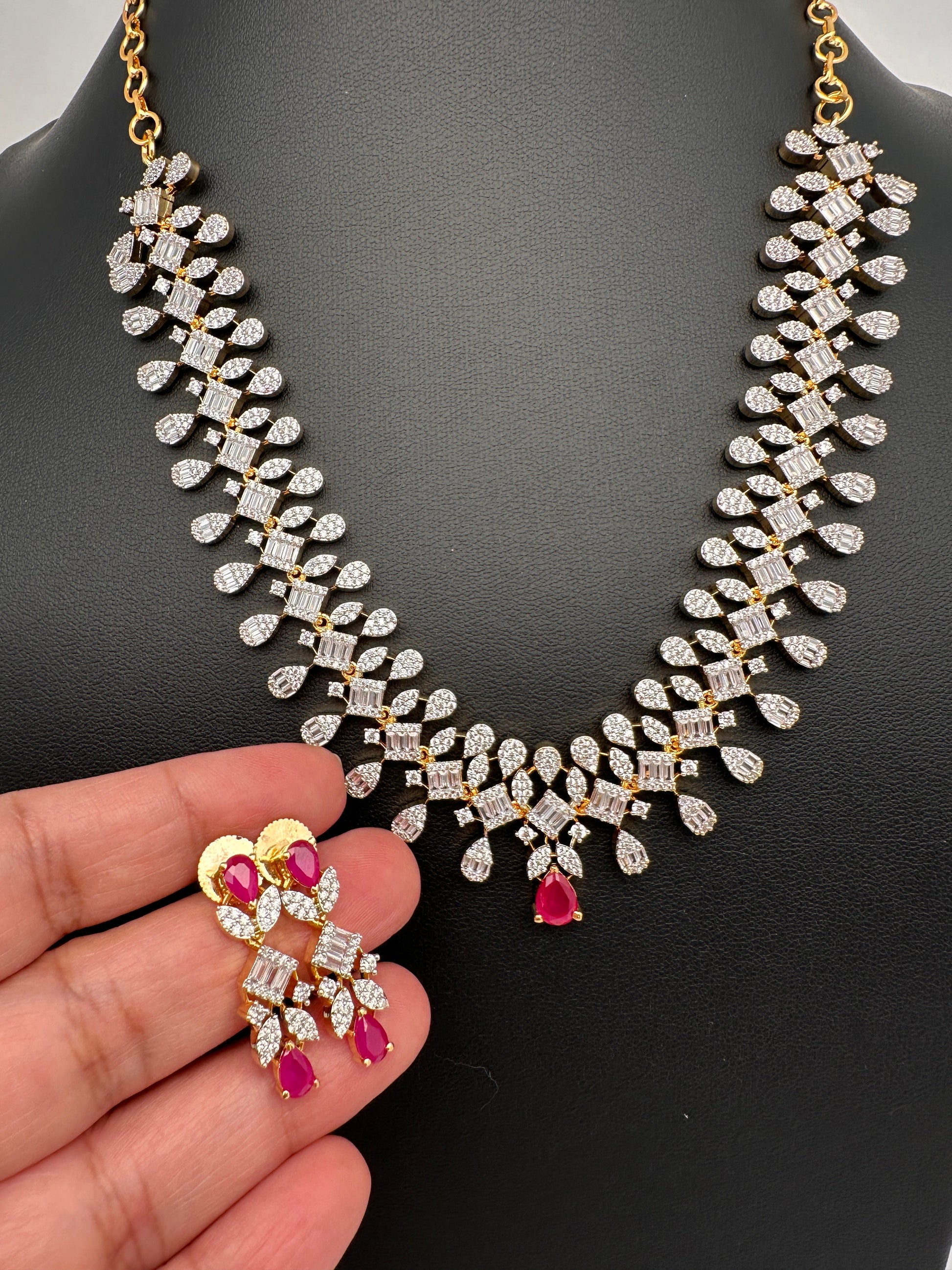 AD  Color Stone Diamond Finish Necklace - Red