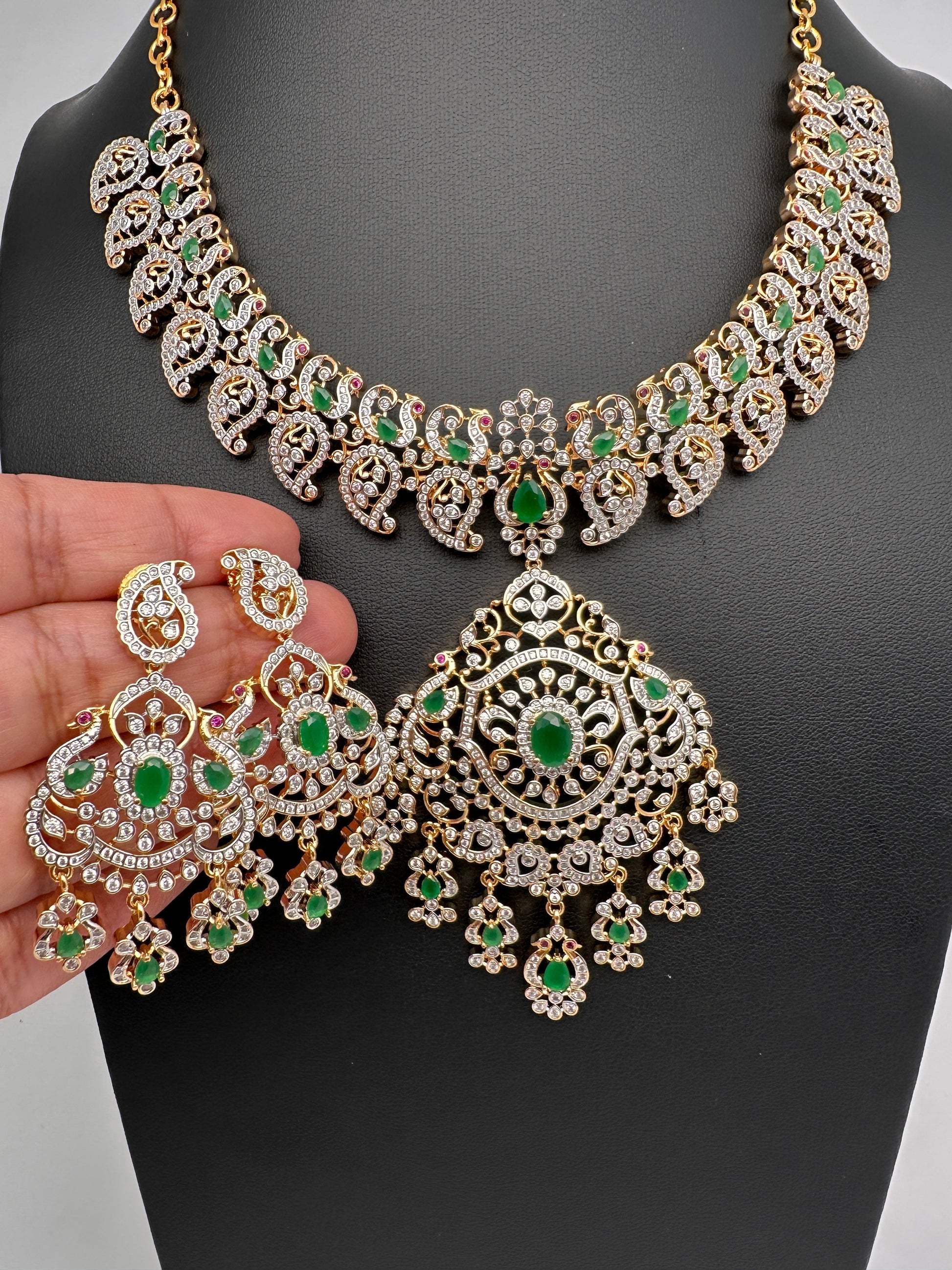 Mango AD Neckline Color Stone Necklace - Green