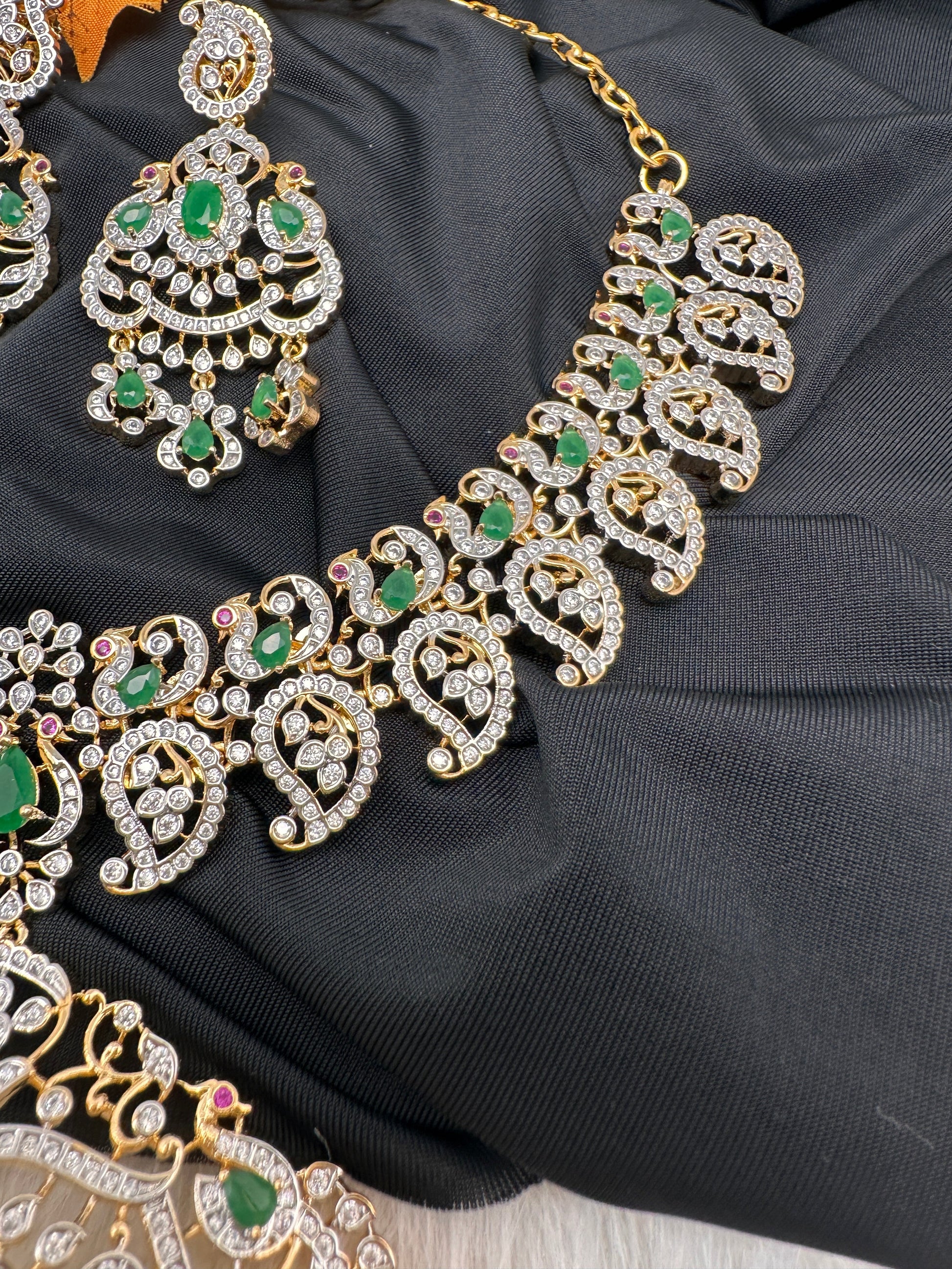 Mango AD Neckline Color Stone Necklace - Green