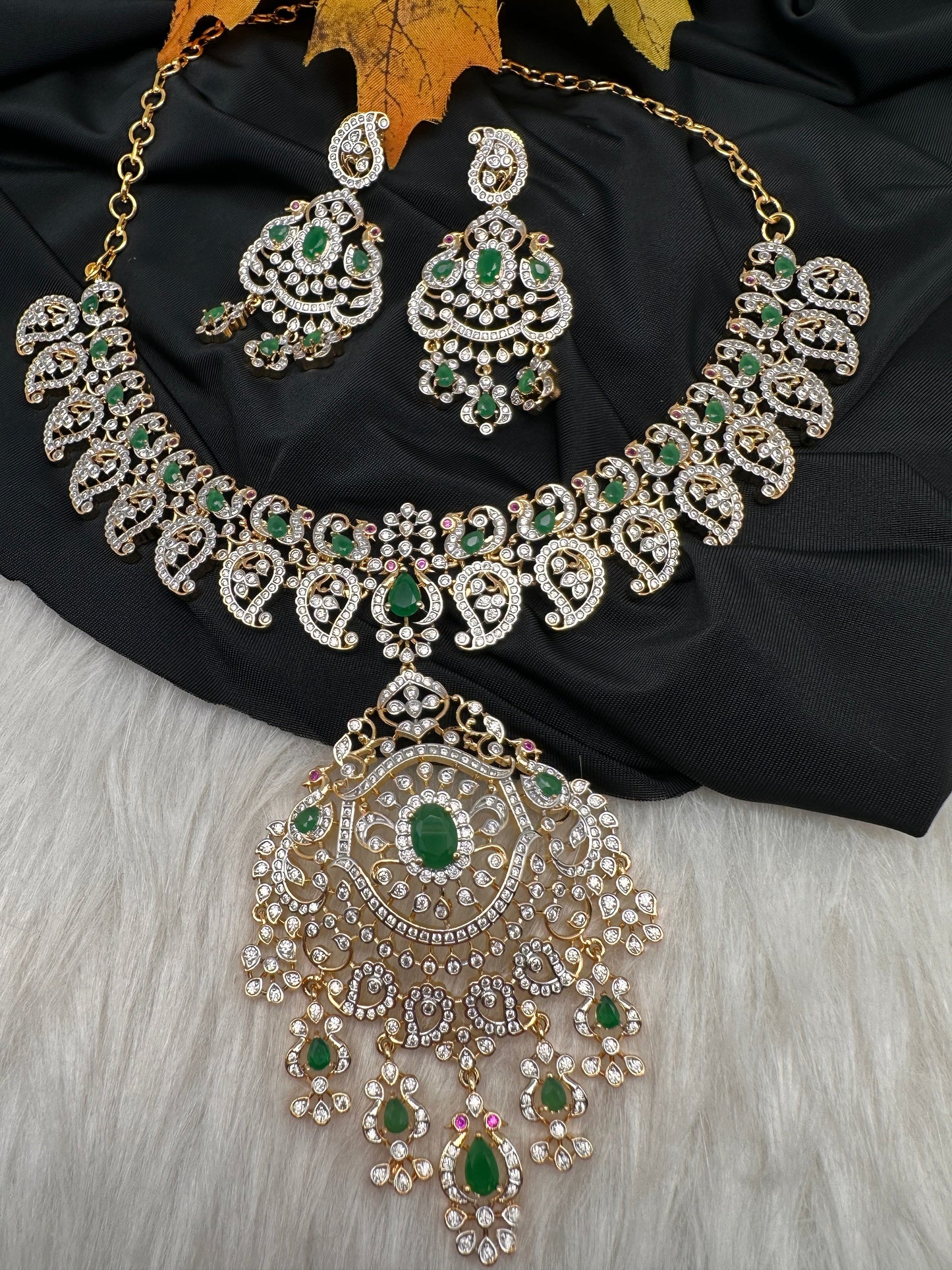 Mango AD Neckline Color Stone Necklace - Green