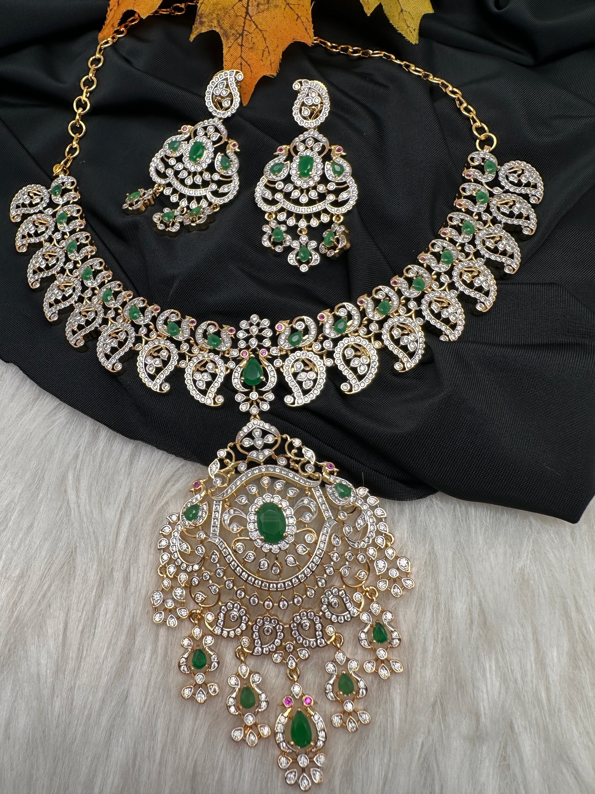 Mango AD Neckline Color Stone Necklace - Green