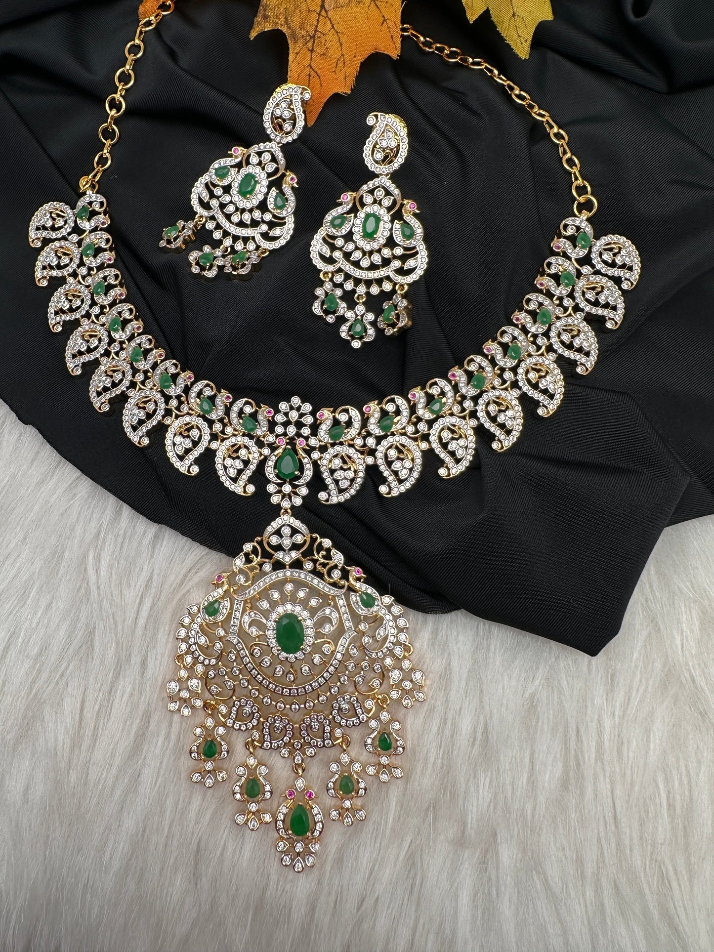 Mango AD Neckline Color Stone Necklace - Green