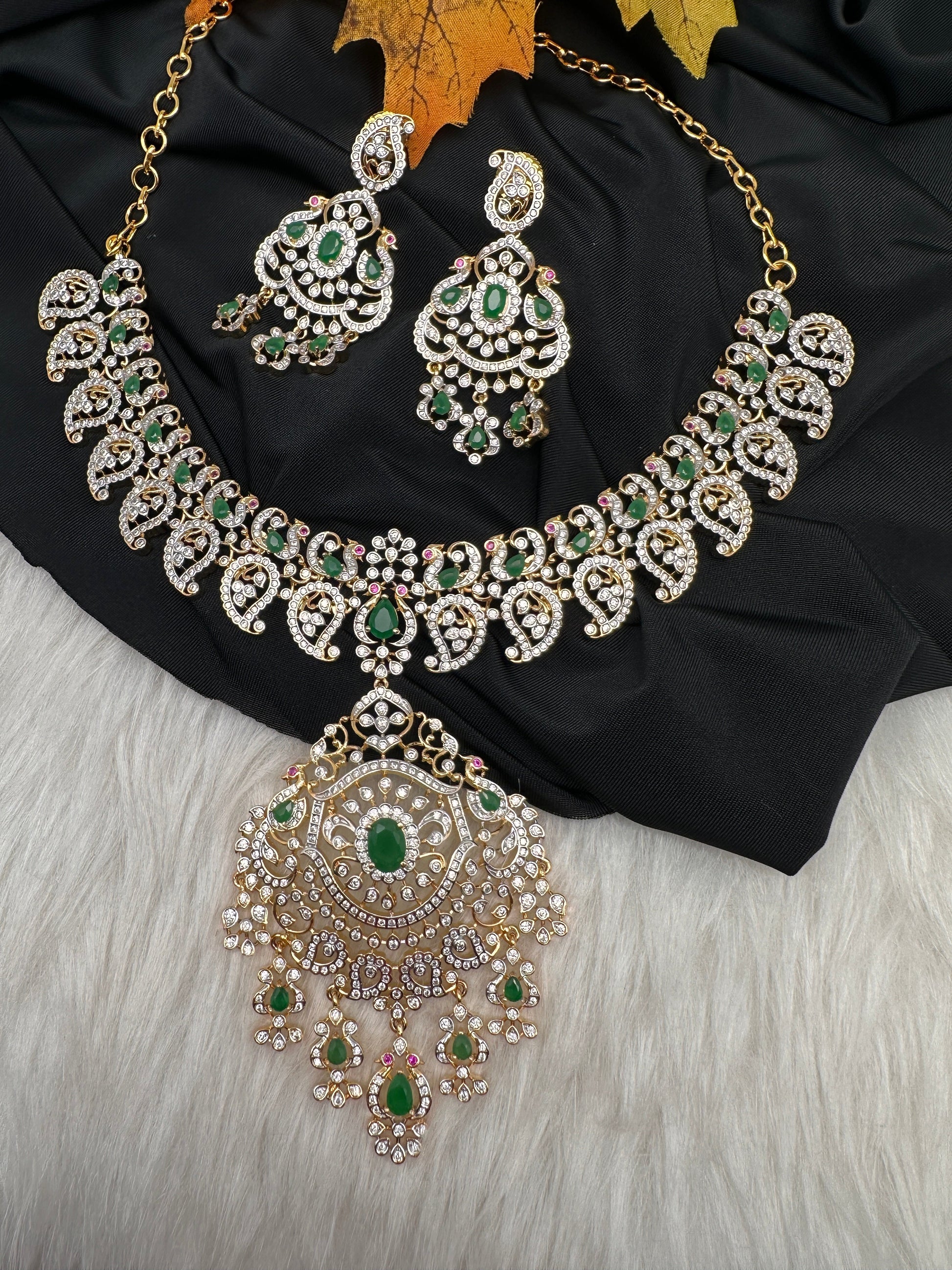 Mango AD Neckline Color Stone Necklace - Green
