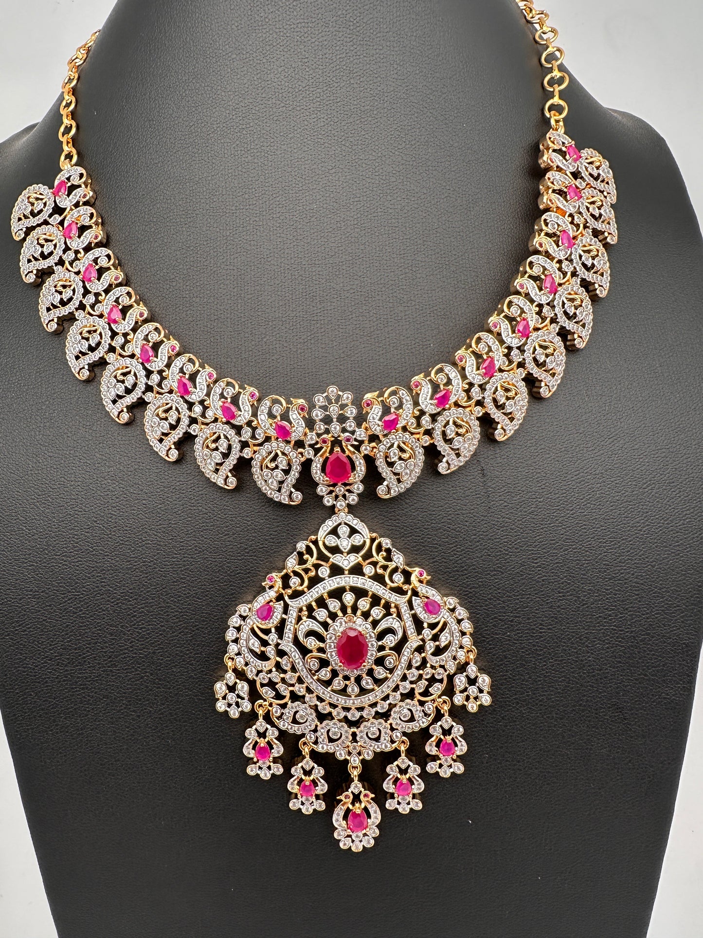 Mango AD Neckline Color Stone Necklace - Red