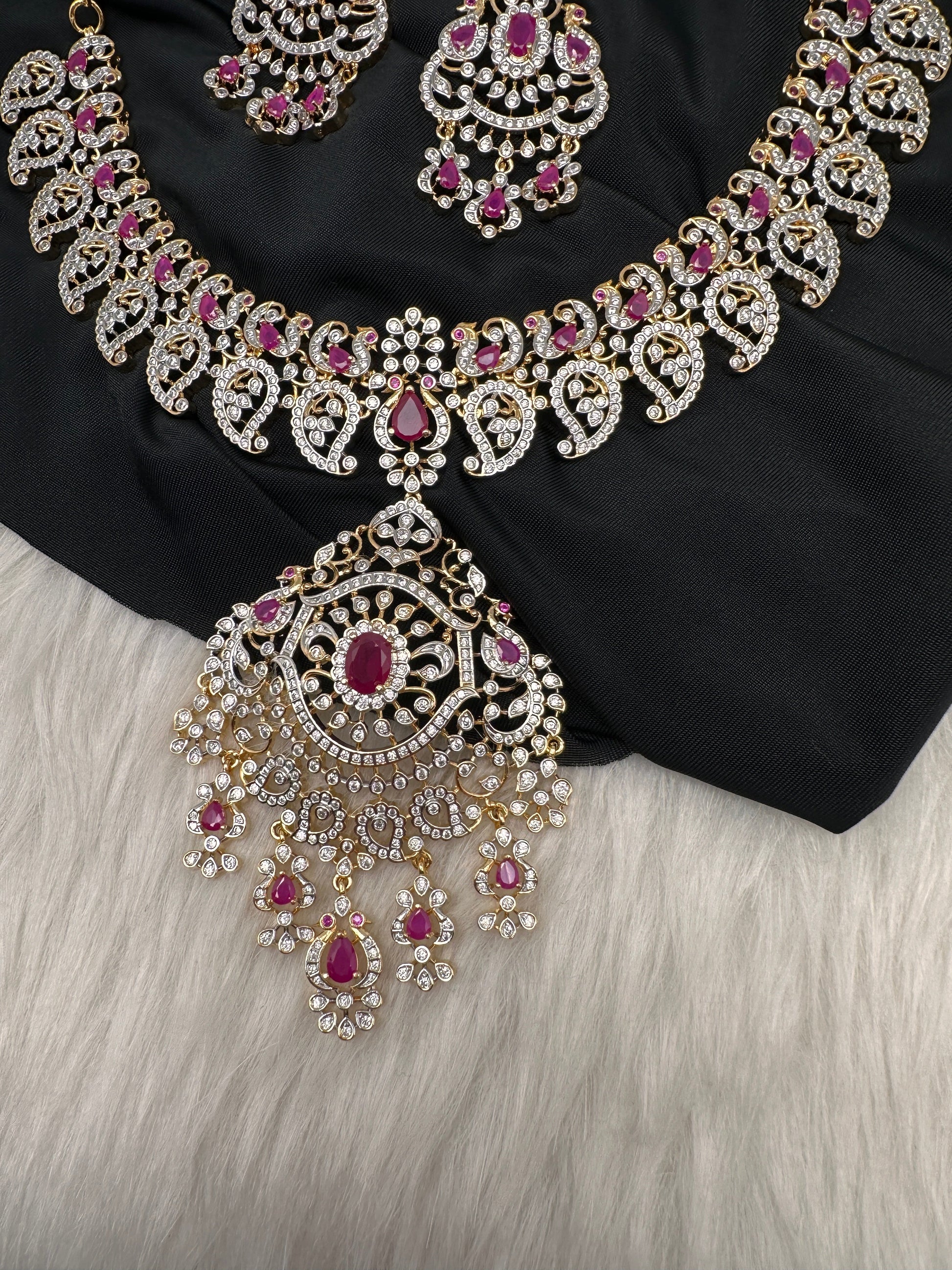 Mango AD Neckline Color Stone Necklace - Red