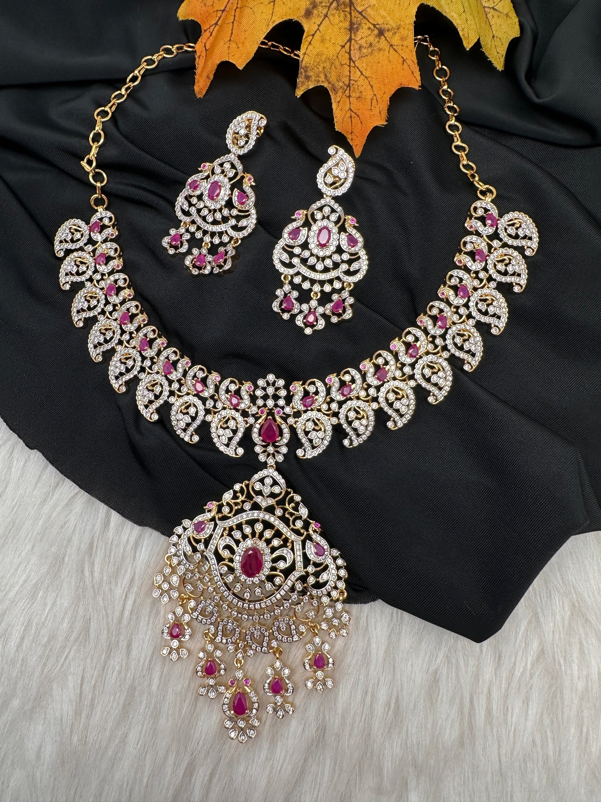Mango AD Neckline Color Stone Necklace - Red