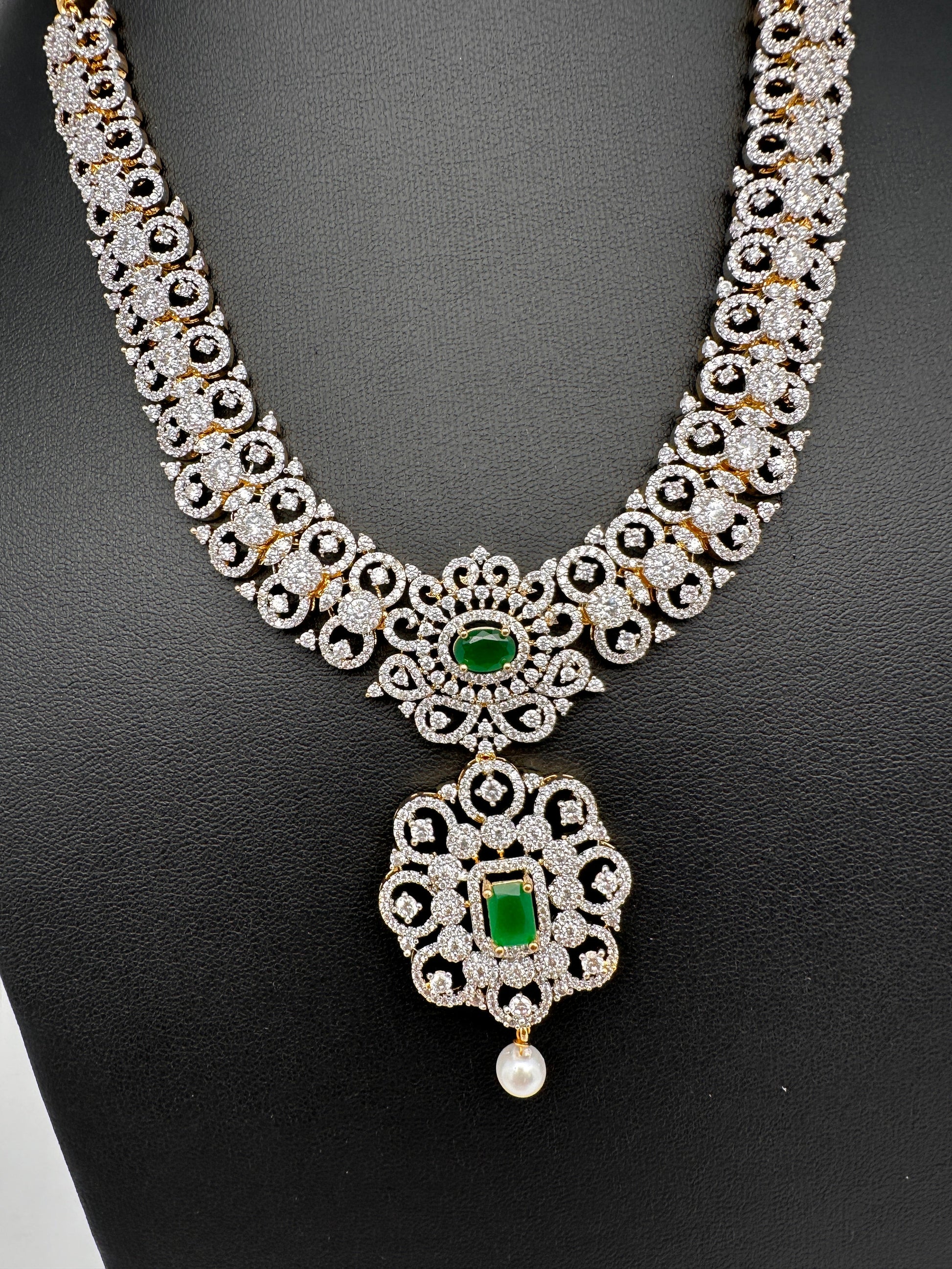 AD  Color Stone Diamond Finish Short Necklace - Green