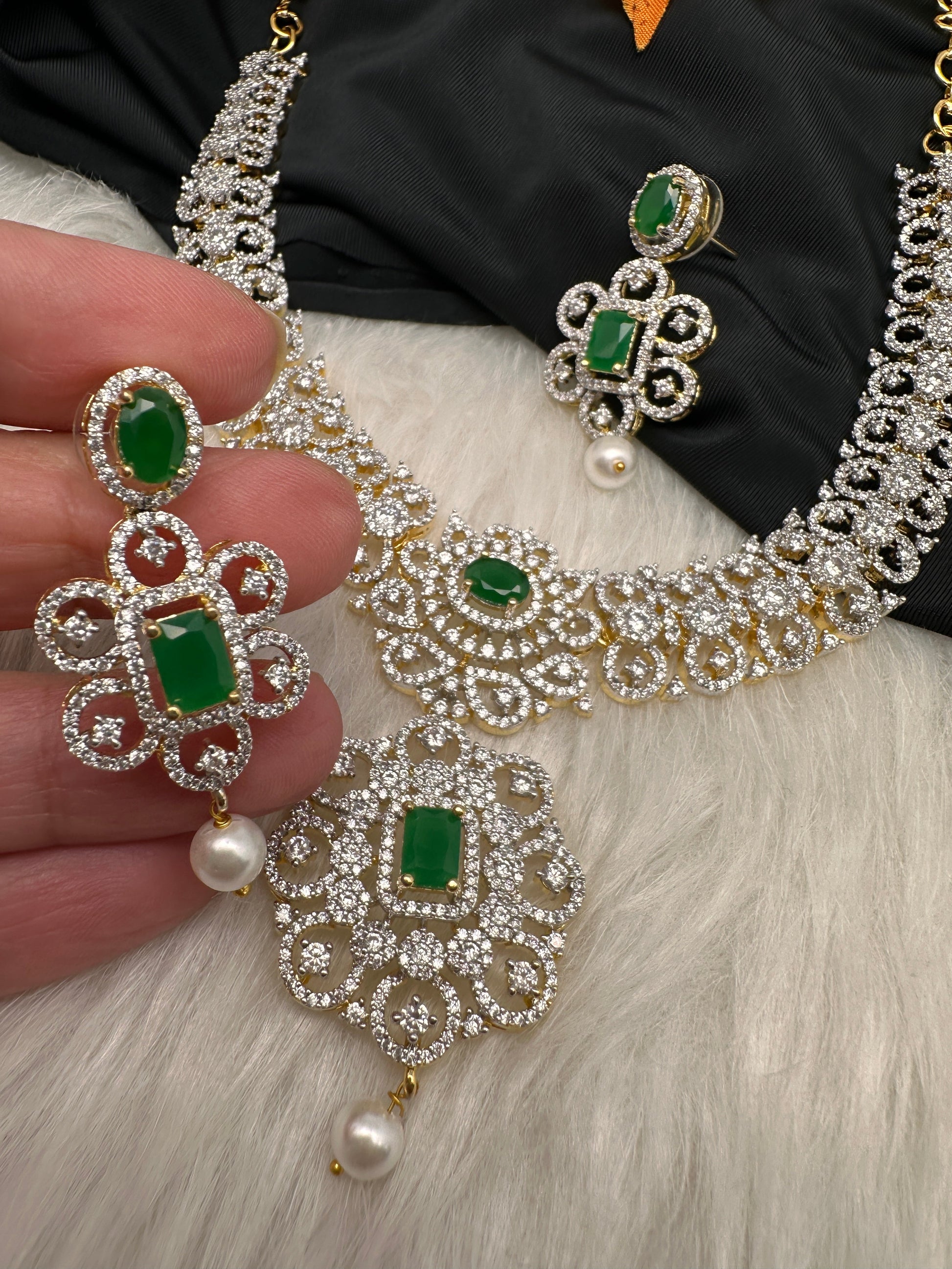 AD  Color Stone Diamond Finish Short Necklace - Green