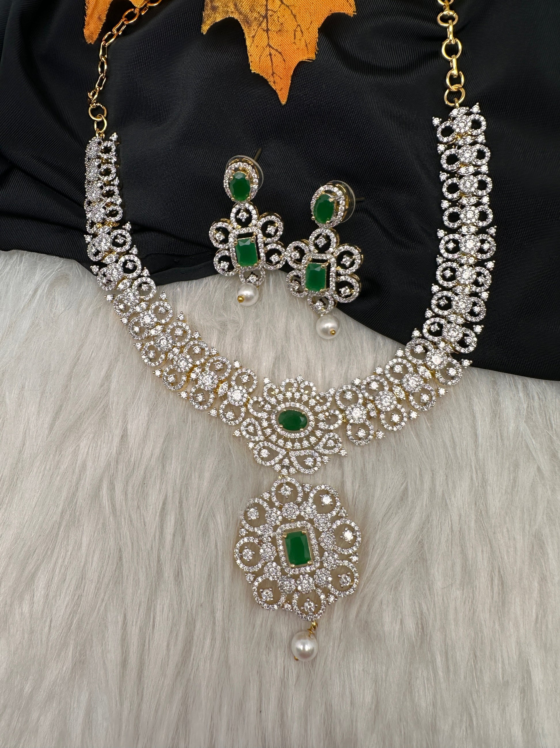 AD  Color Stone Diamond Finish Short Necklace - Green