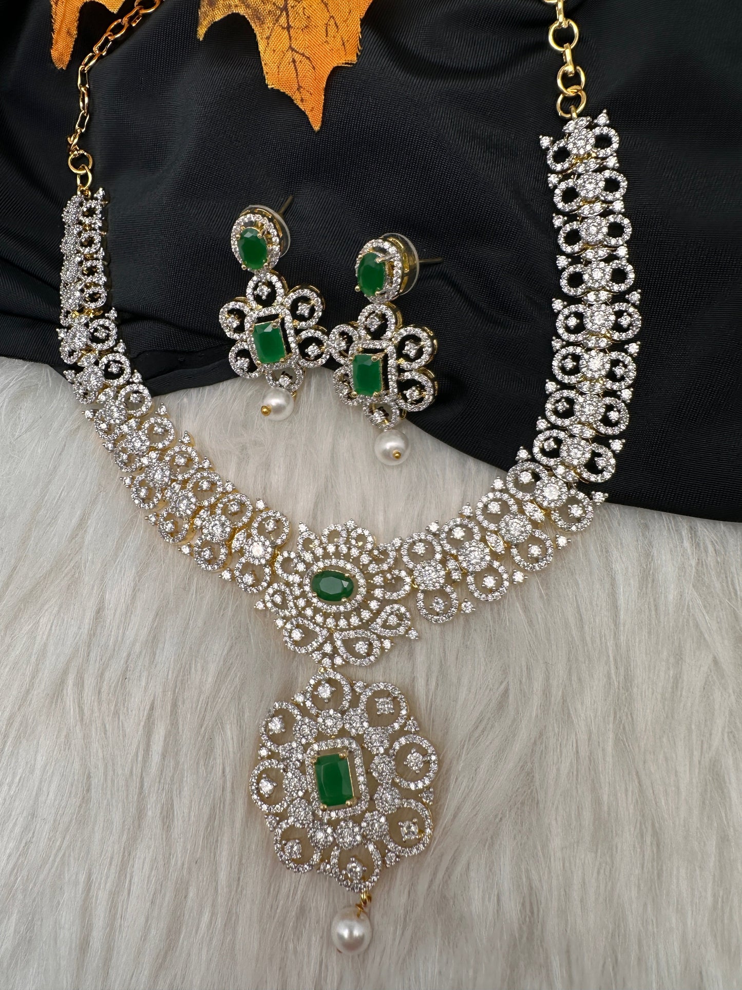AD  Color Stone Diamond Finish Short Necklace - Green