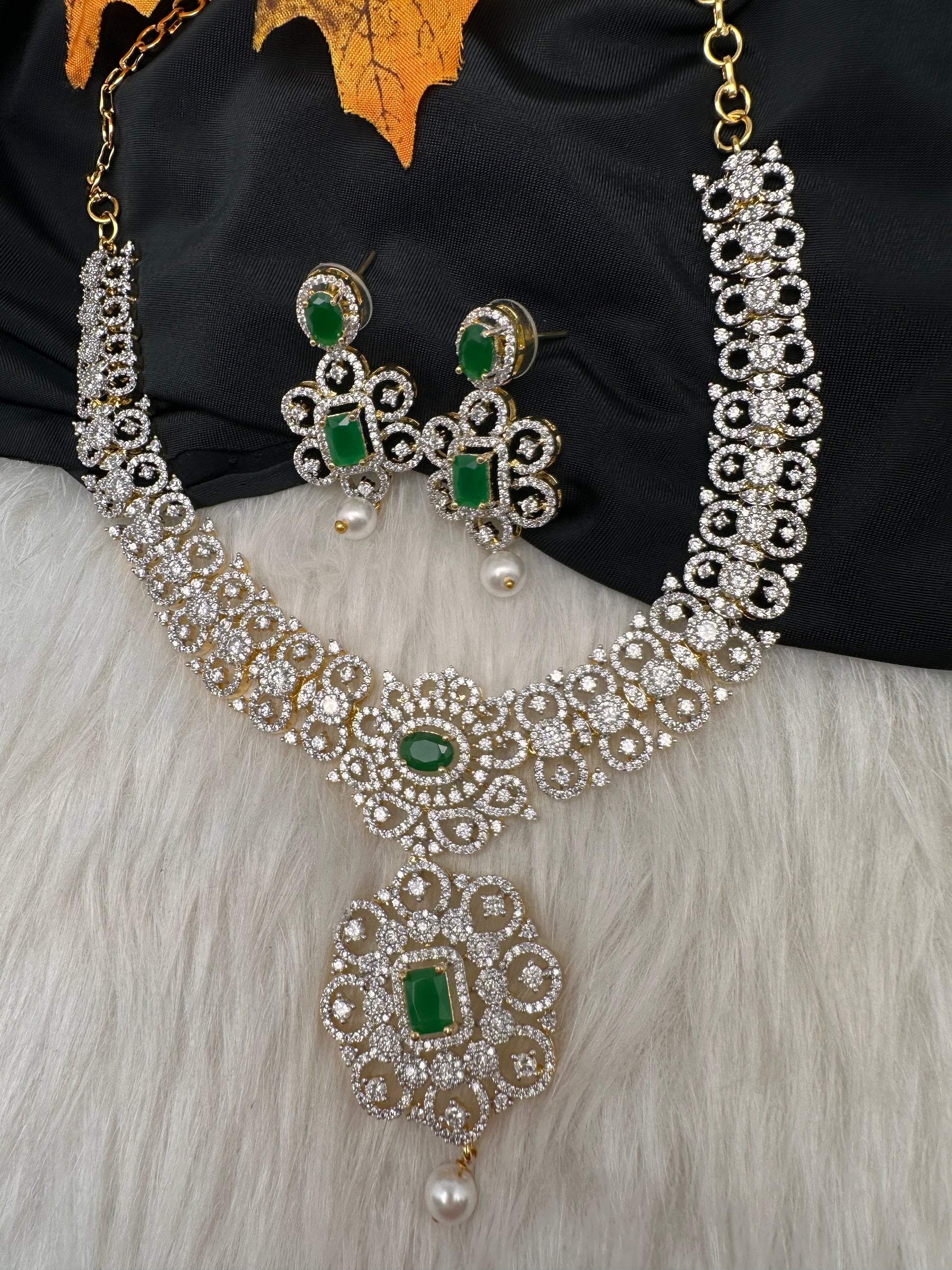 AD  Color Stone Diamond Finish Short Necklace - Green