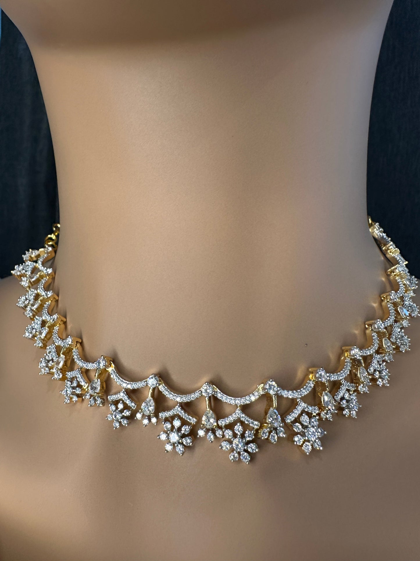 AD Dainty Neckline Short Necklace