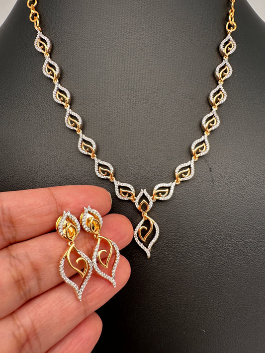 AD Dainty Neckline Short Necklace