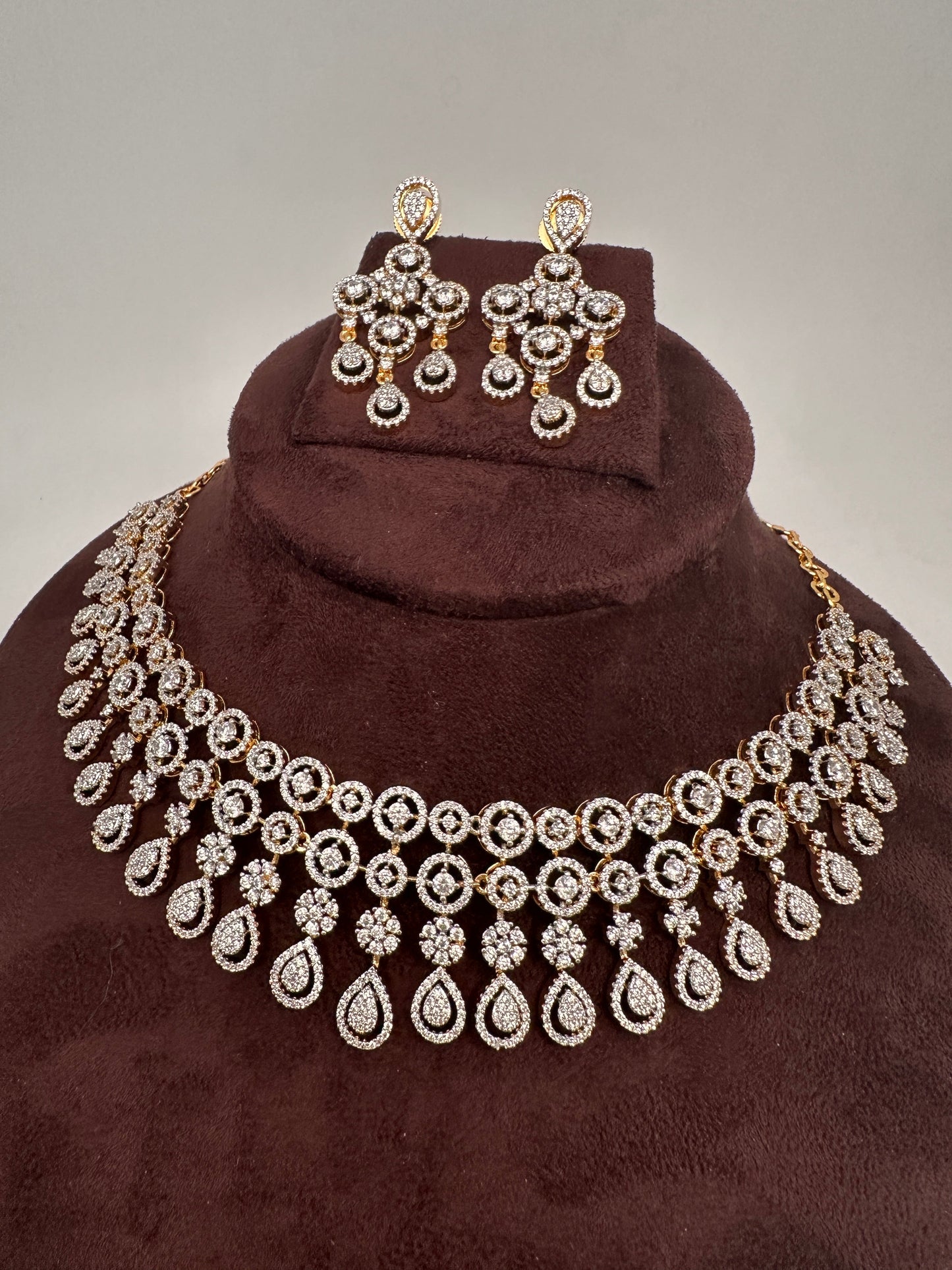 Cubic Zirconia Neckline Short Necklace
