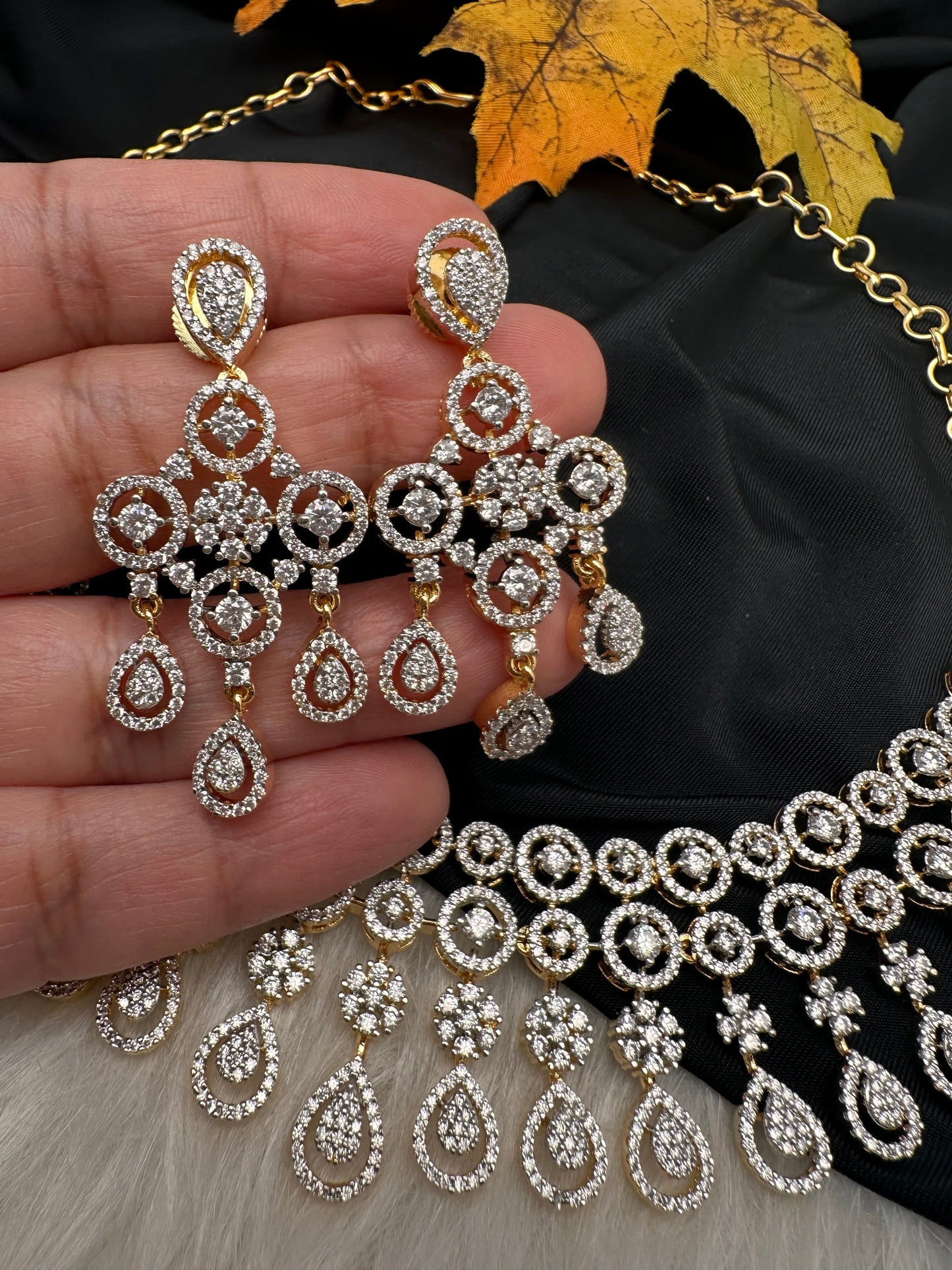 Cubic Zirconia Neckline Short Necklace