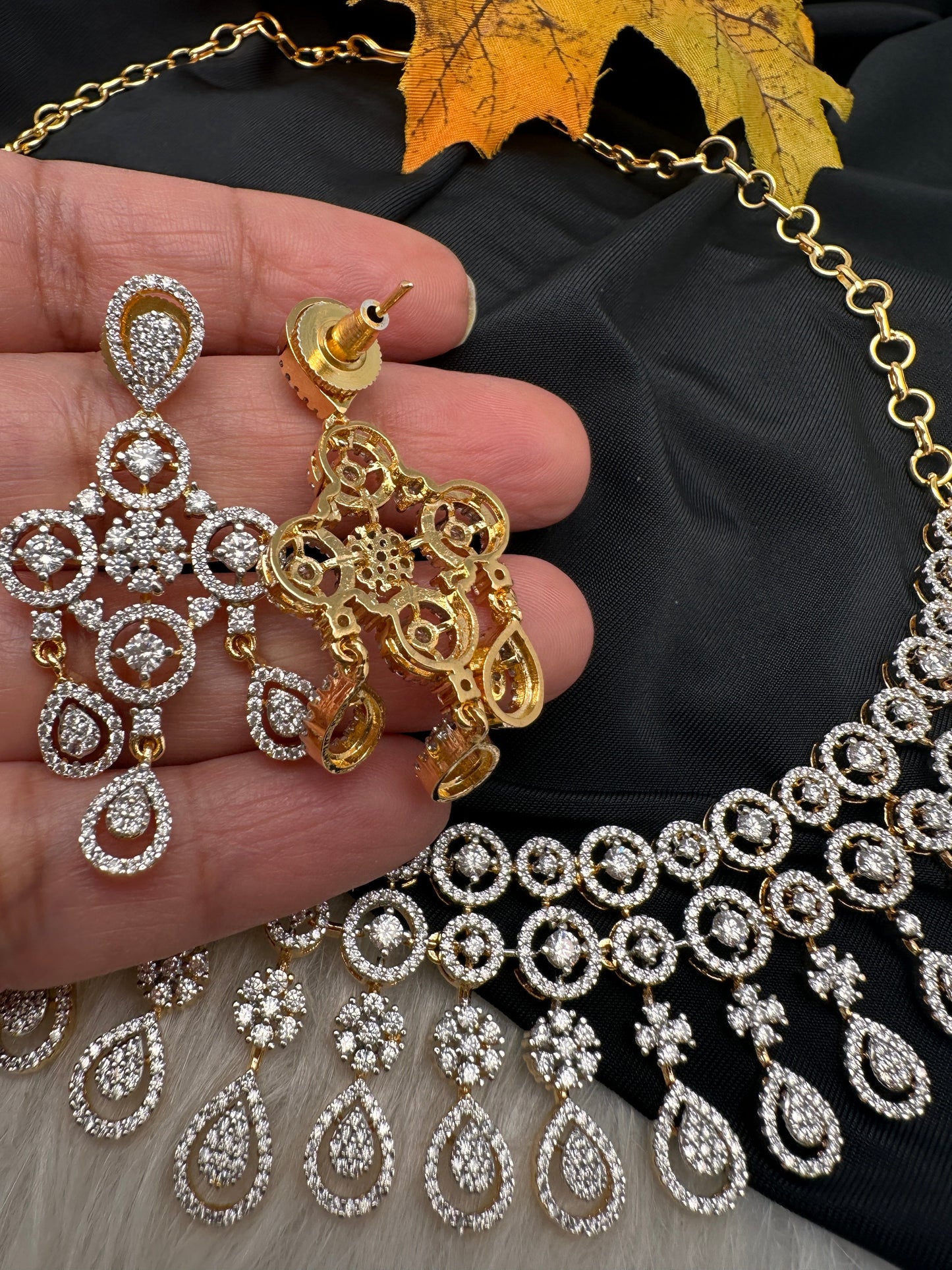 Cubic Zirconia Neckline Short Necklace