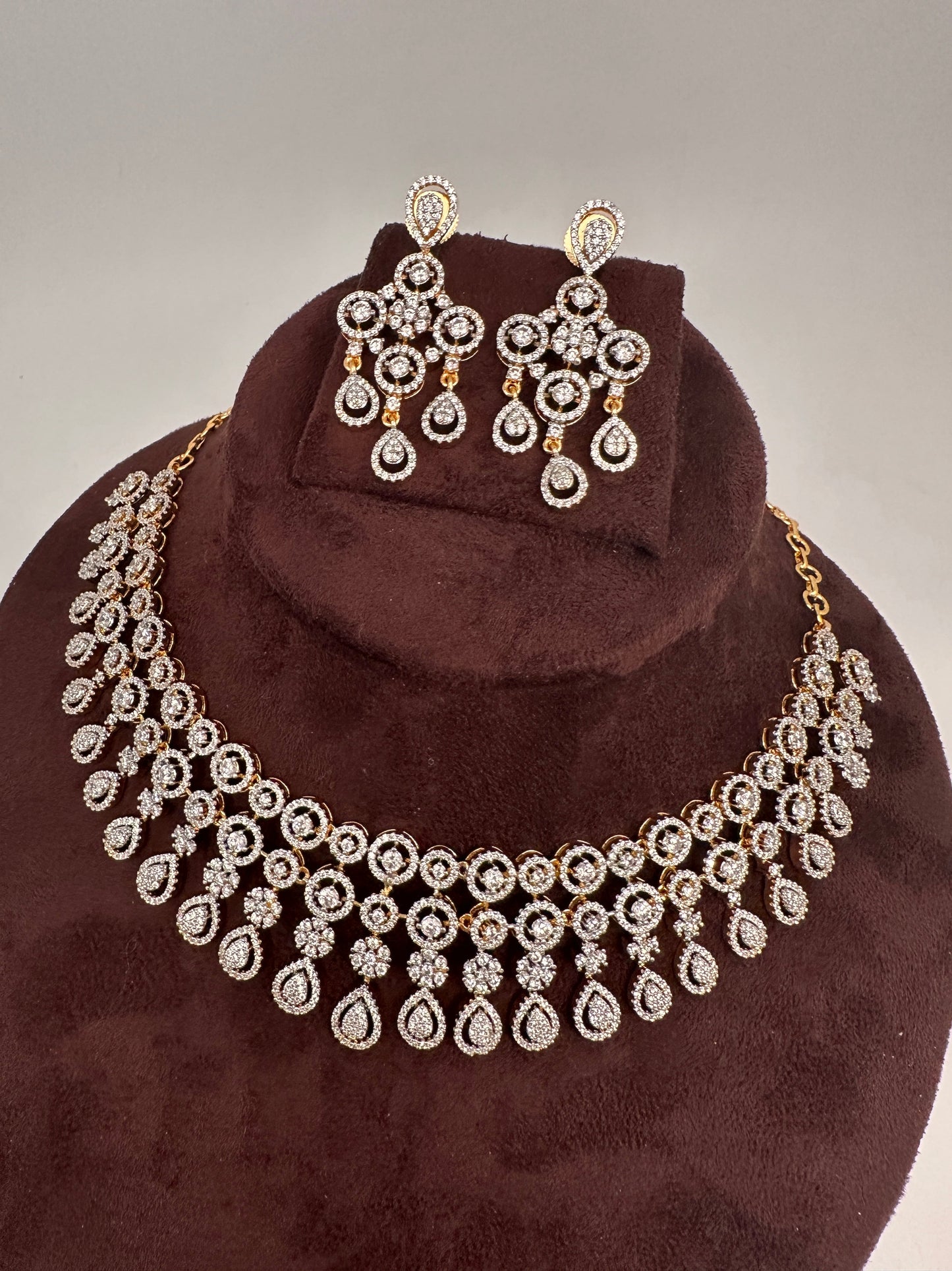 Cubic Zirconia Neckline Short Necklace