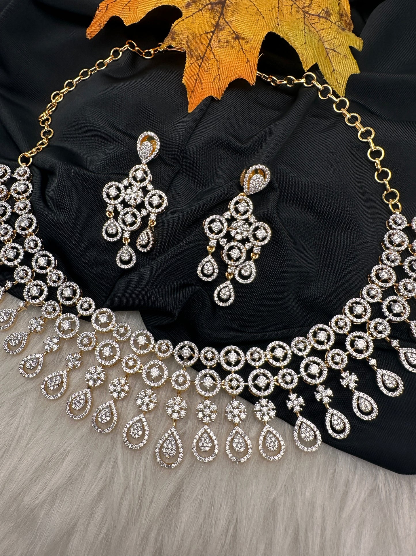 Cubic Zirconia Neckline Short Necklace