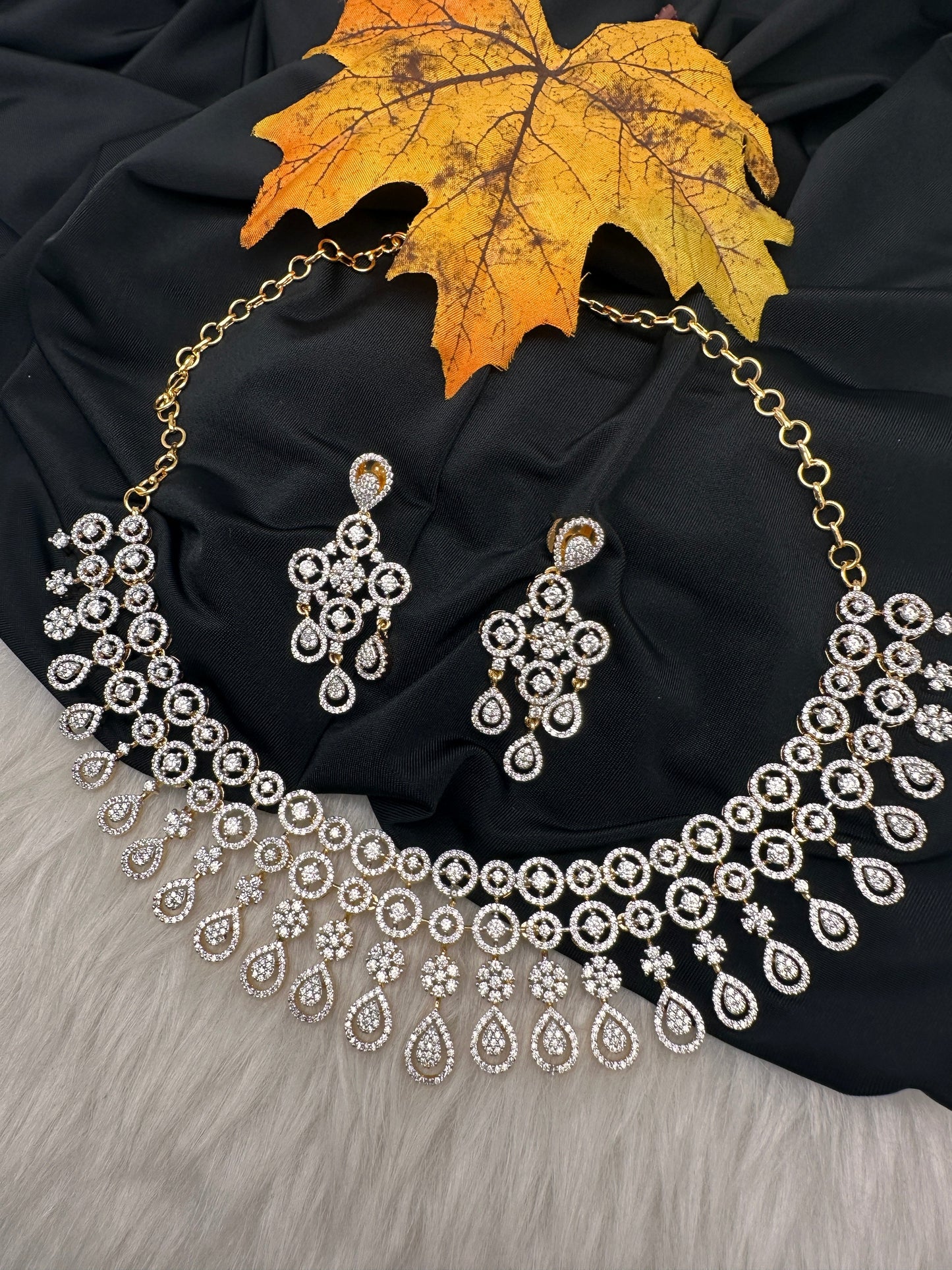 Cubic Zirconia Neckline Short Necklace